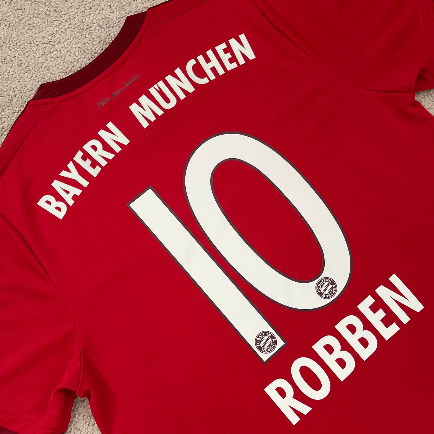 Bayern Munich 2015/16 home x Arjen Robben #10 (L)
