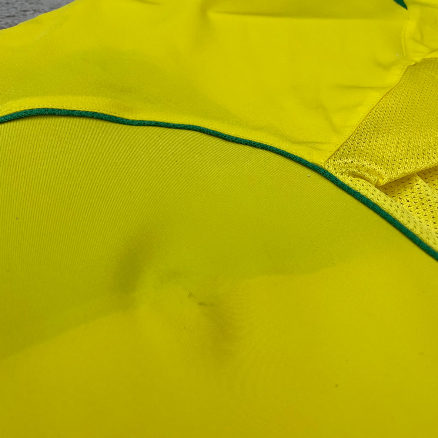 Brazil 2004/05 home x Roberto Carlos #6 (L)