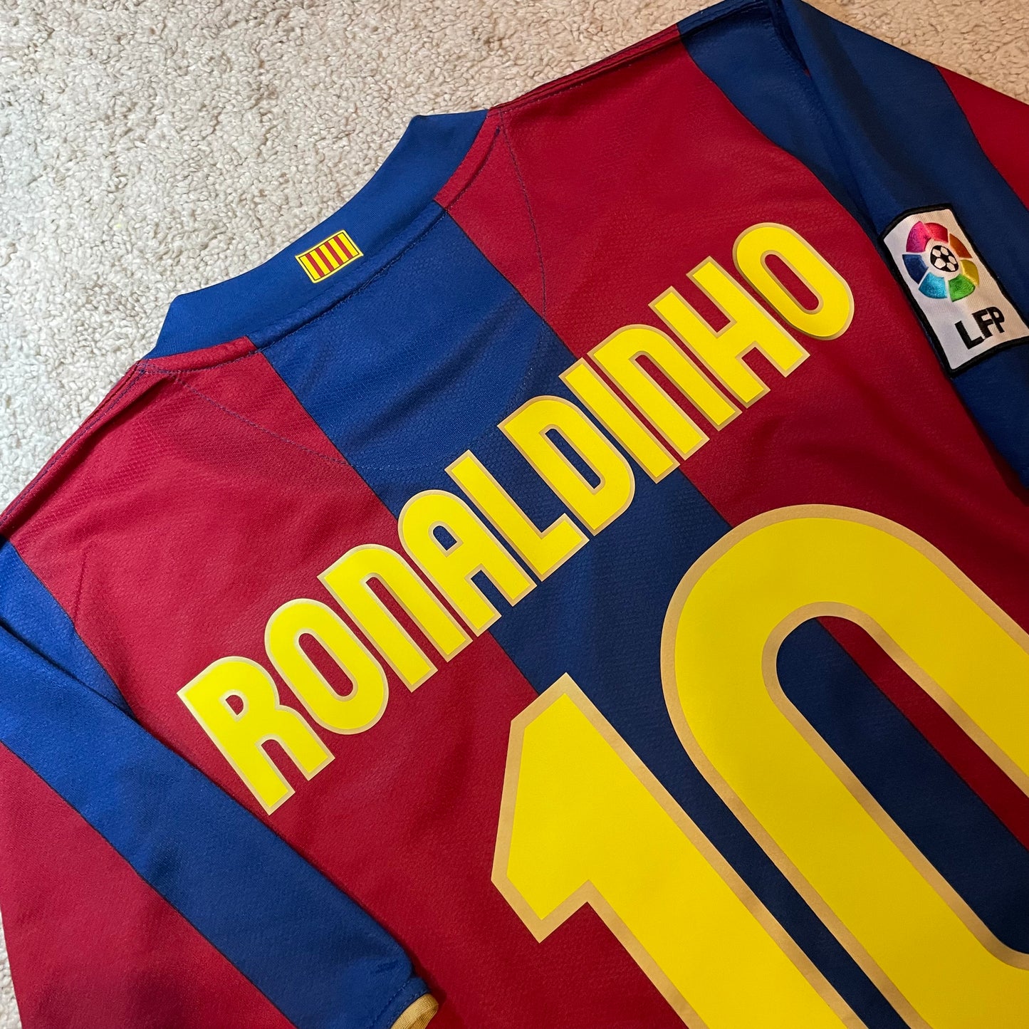 Barcelona 2007/08 home x Ronaldinho #10 (L)
