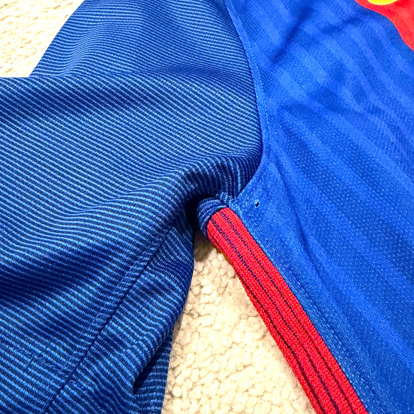 Barcelona 2016/17 home x Messi #10 (M) *very tiny holes