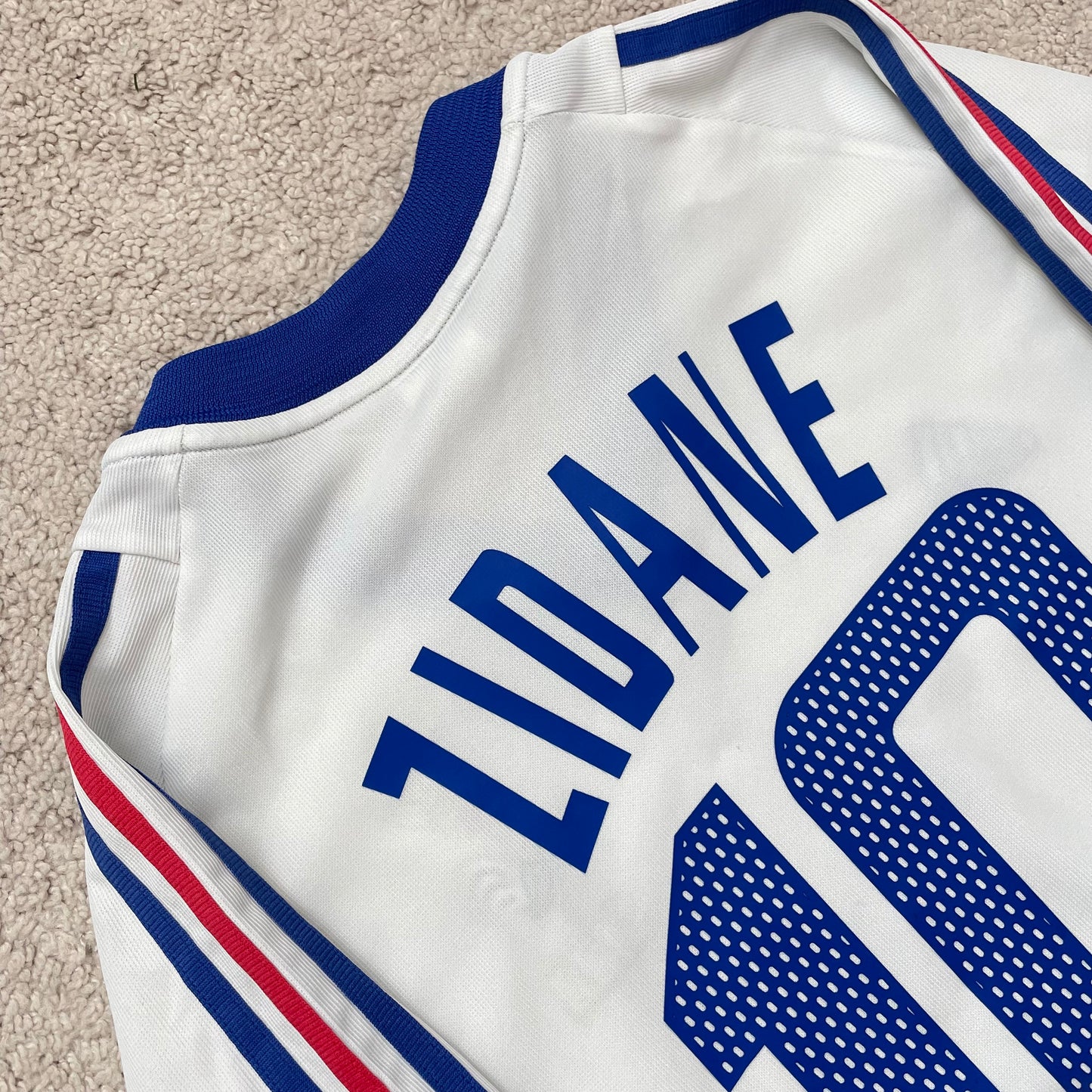 France 2002 World Cup away x Zinedine Zidane #10 (S, runs big)