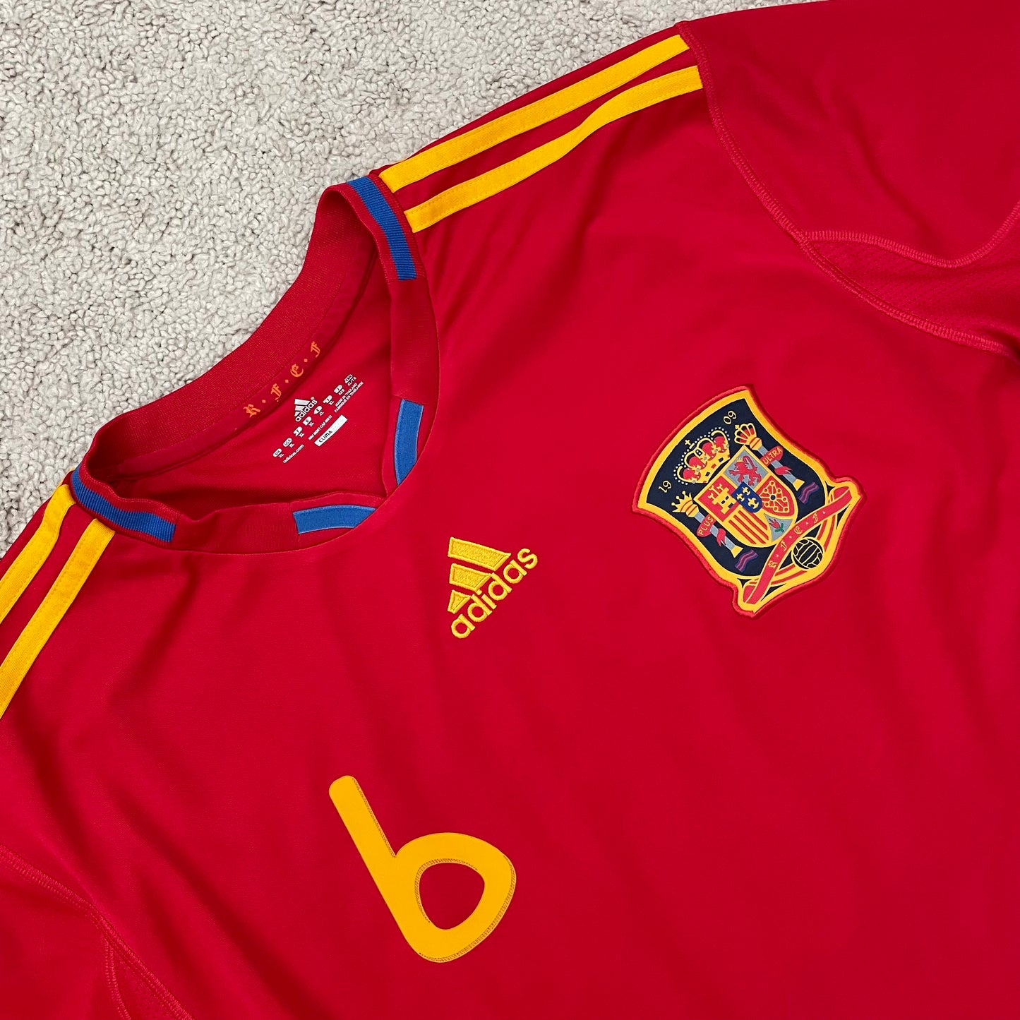 Spain 2010 World Cup home x Andres Iniesta #6 (XL)