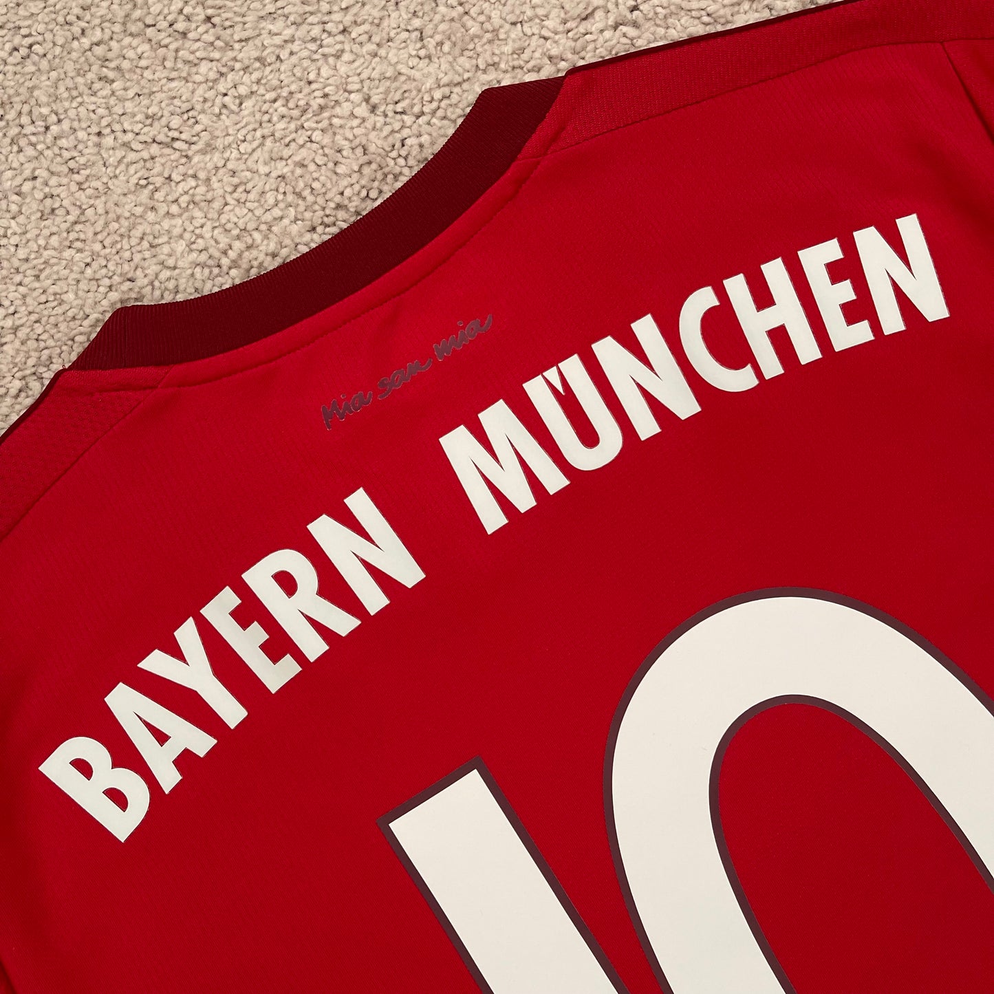 Bayern Munich 2015/16 home x Arjen Robben #10 (L)