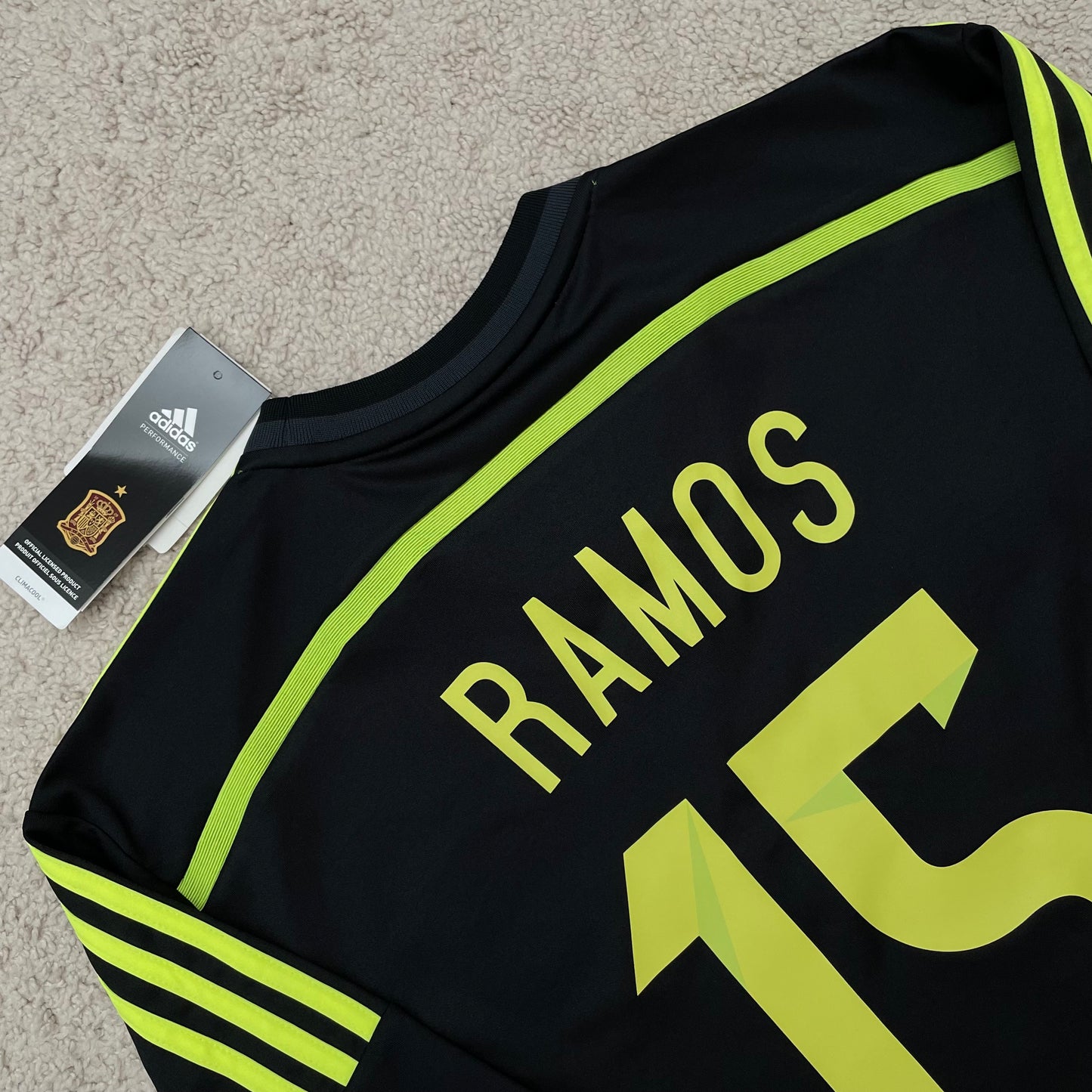 Spain 2014 World Cup away x Sergio Ramos #15 (L) *BRAND NEW WITH TAGS