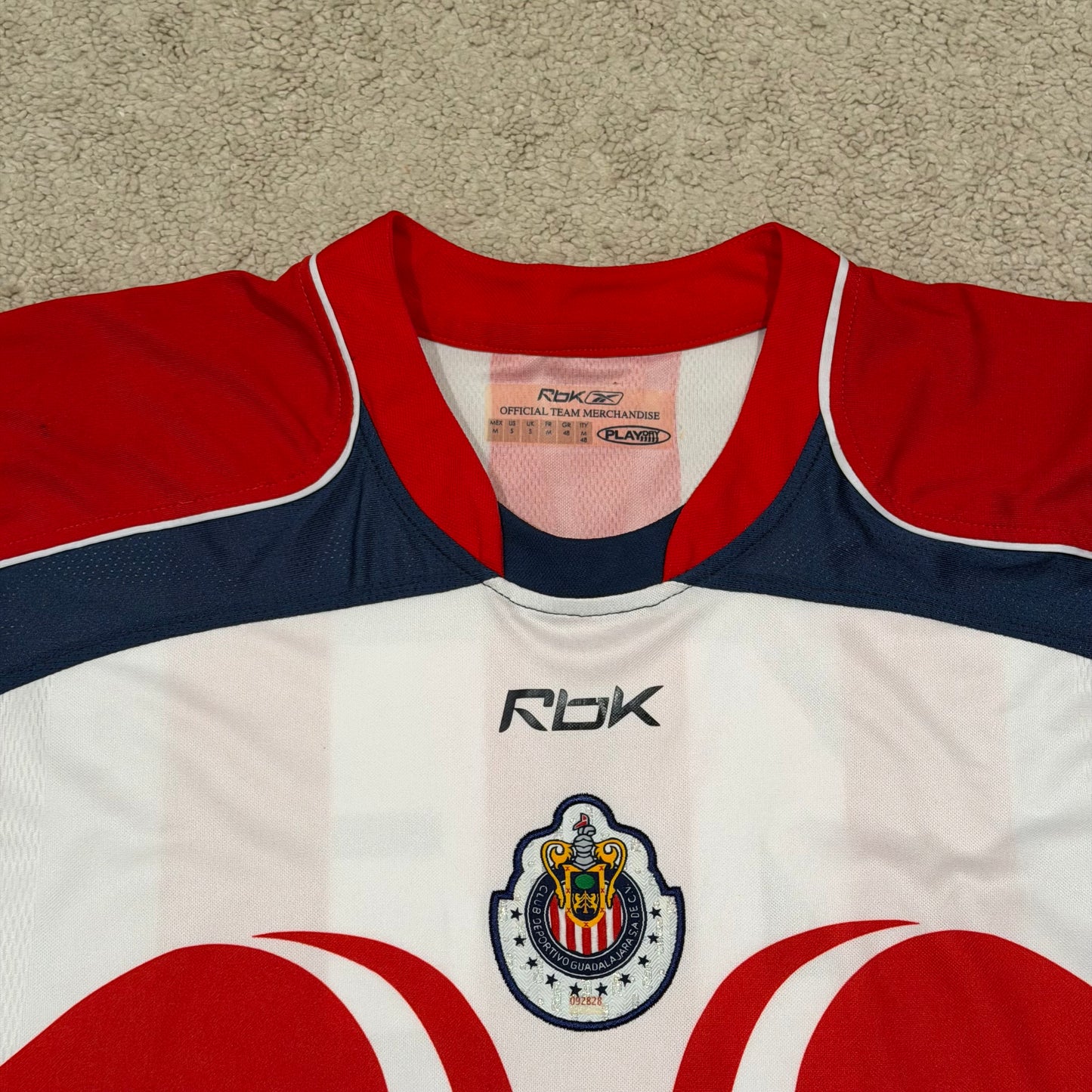 Chivas de Guadalajara 2006/07 home x Chicharito Hernandez #45 (S, RUNS BIG)