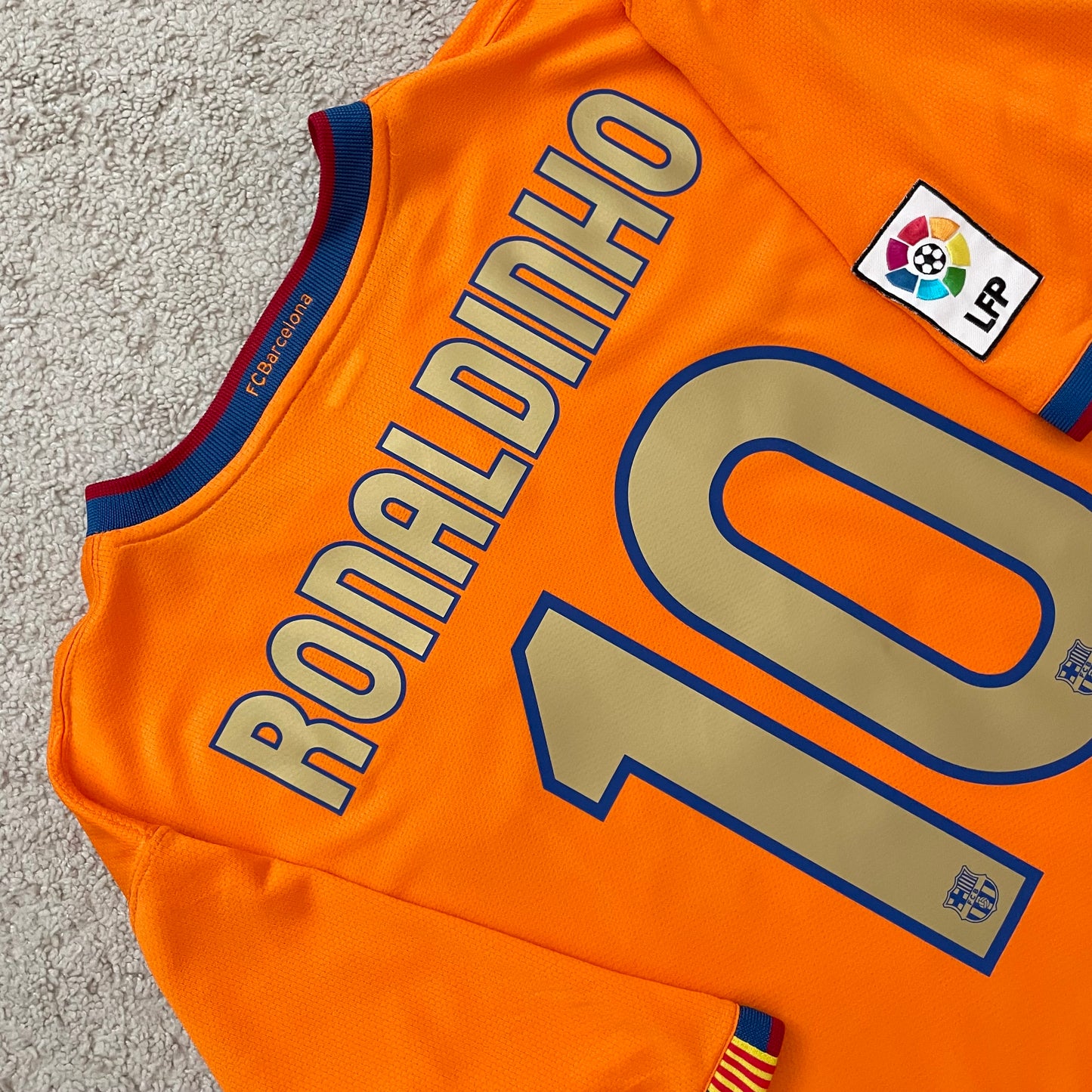 Barcelona 2006/07 away x Ronaldinho #10 (XL)