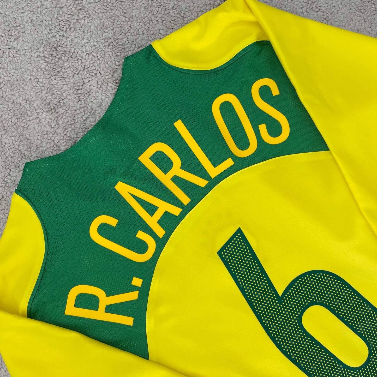 Brazil 2004/05 home x Roberto Carlos #6 (L)