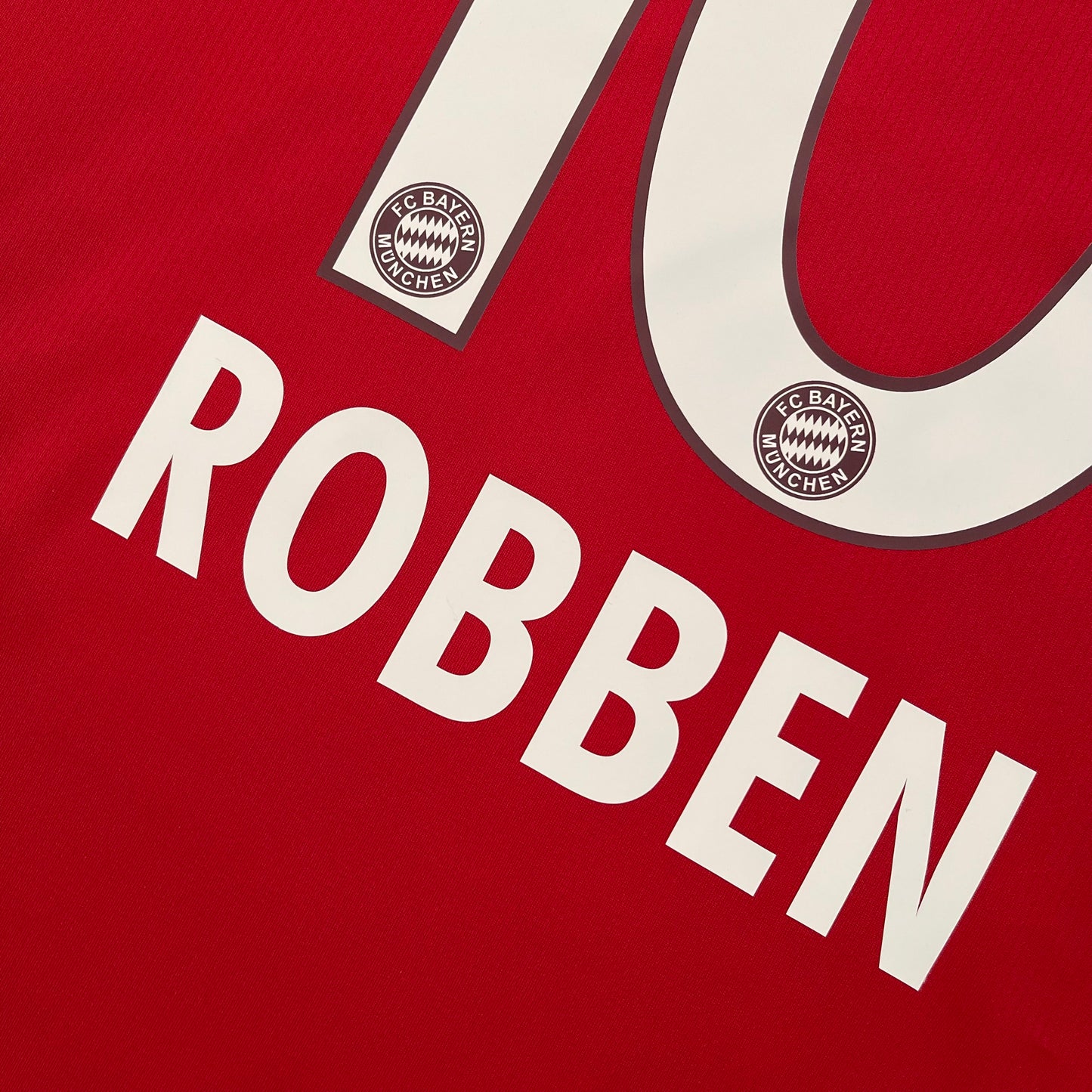 Bayern Munich 2015/16 home x Arjen Robben #10 (L)