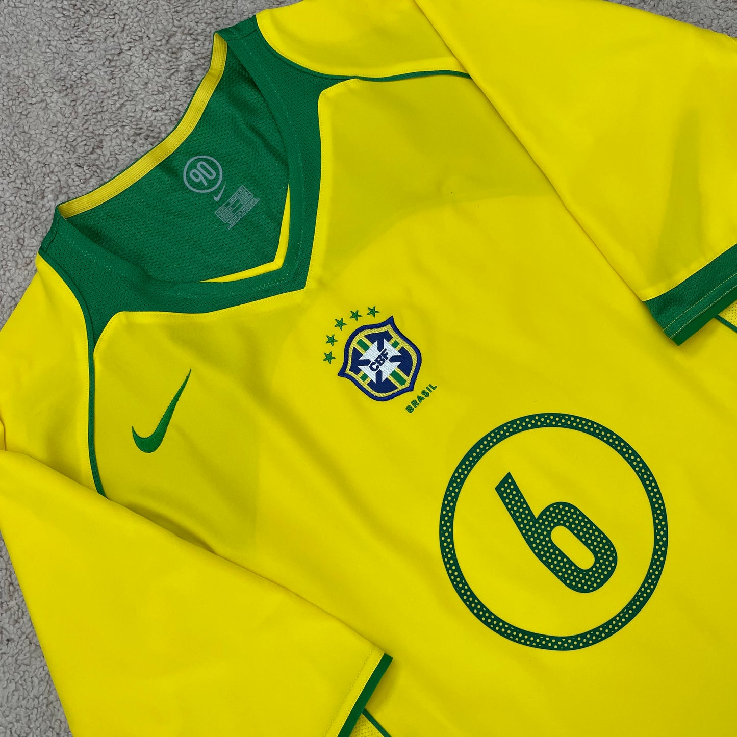 Brazil 2004/05 home x Roberto Carlos #6 (L)