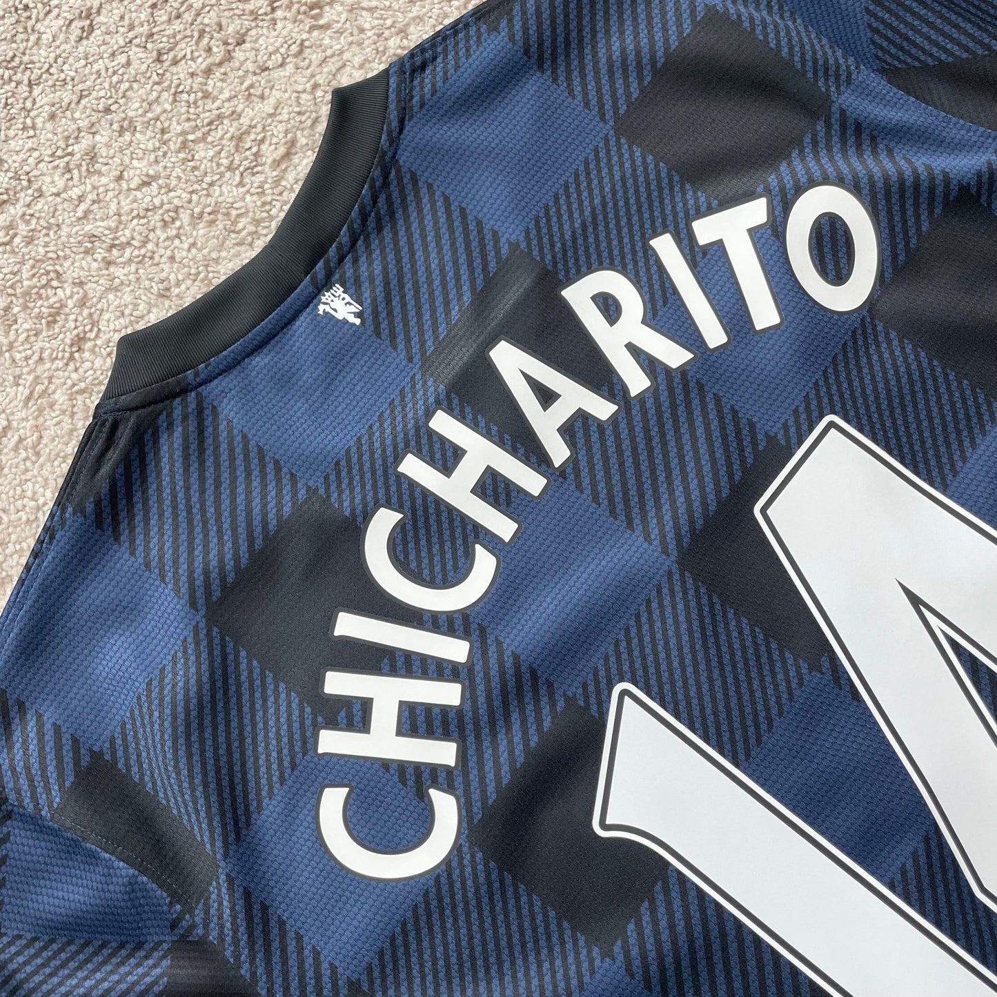 Manchester United 2013/14 away x Chicharito Hernandez (L)