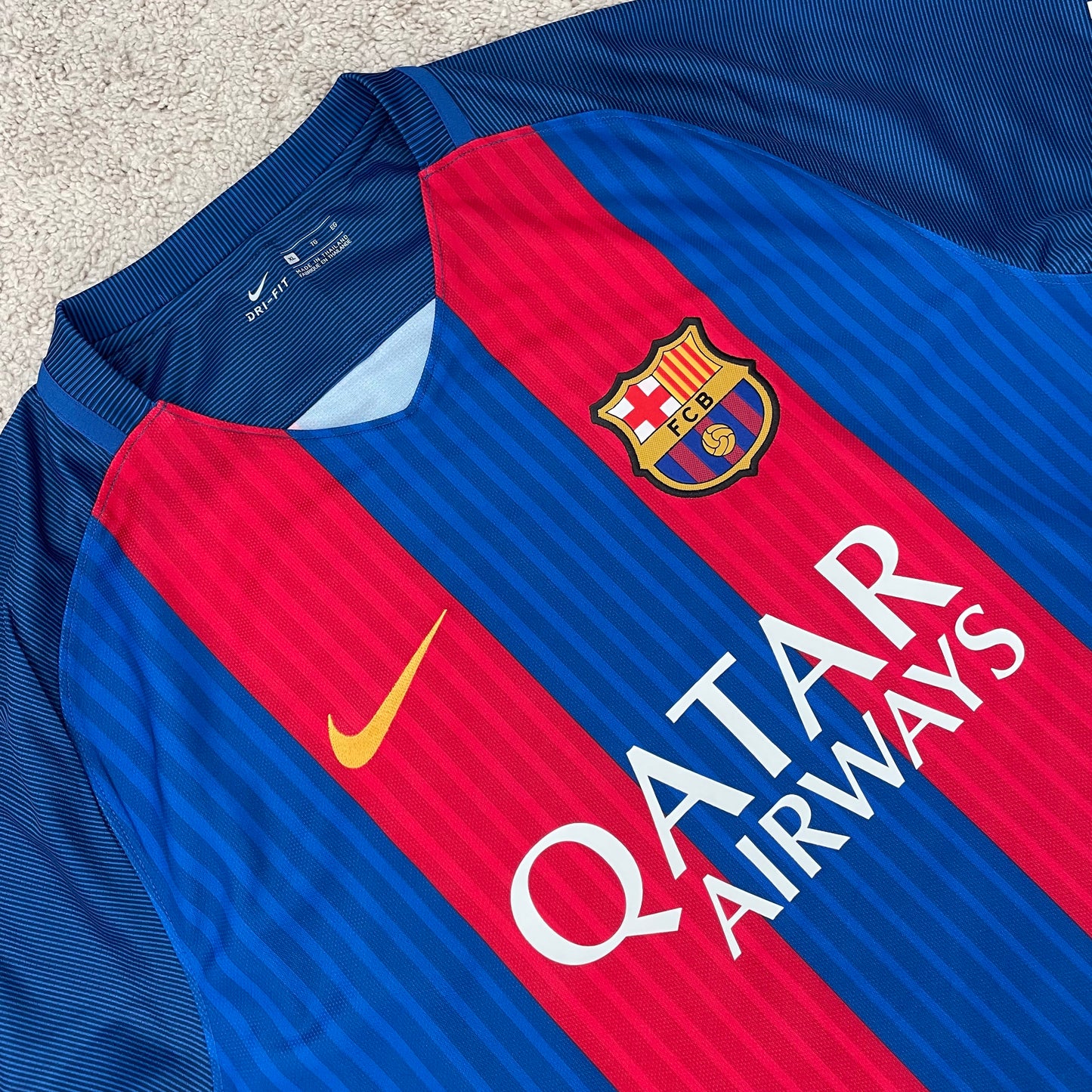 Barcelona 2016/17 home x Messi #10 (XL) *BRAND NEW WITH TAGS