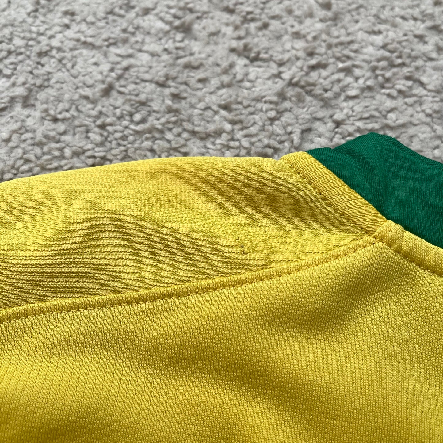 Brazil 2008/2009/2010 home x Ronaldinho #10 (XL) *has some tiny holes