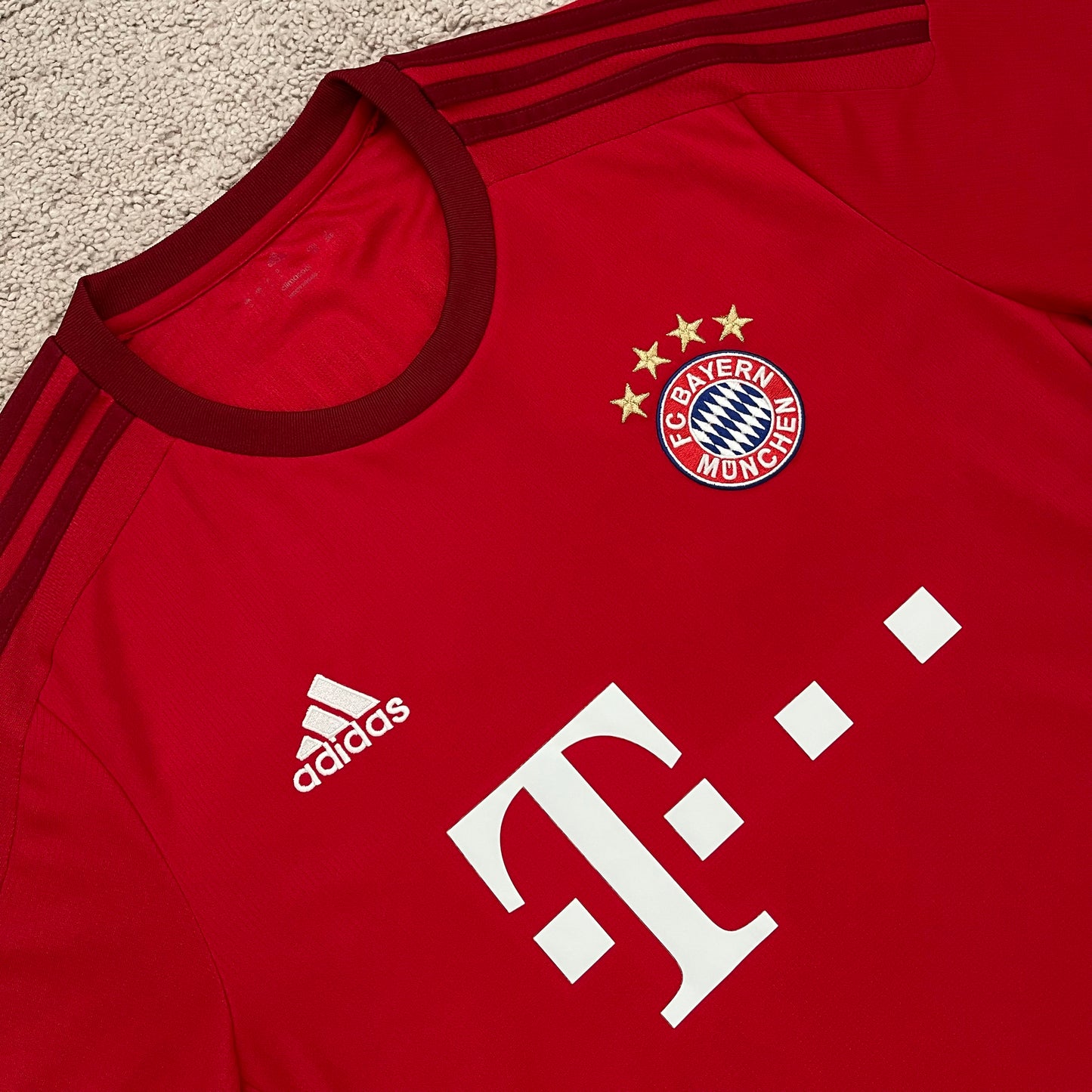Bayern Munich 2015/16 home x Arjen Robben #10 (L)