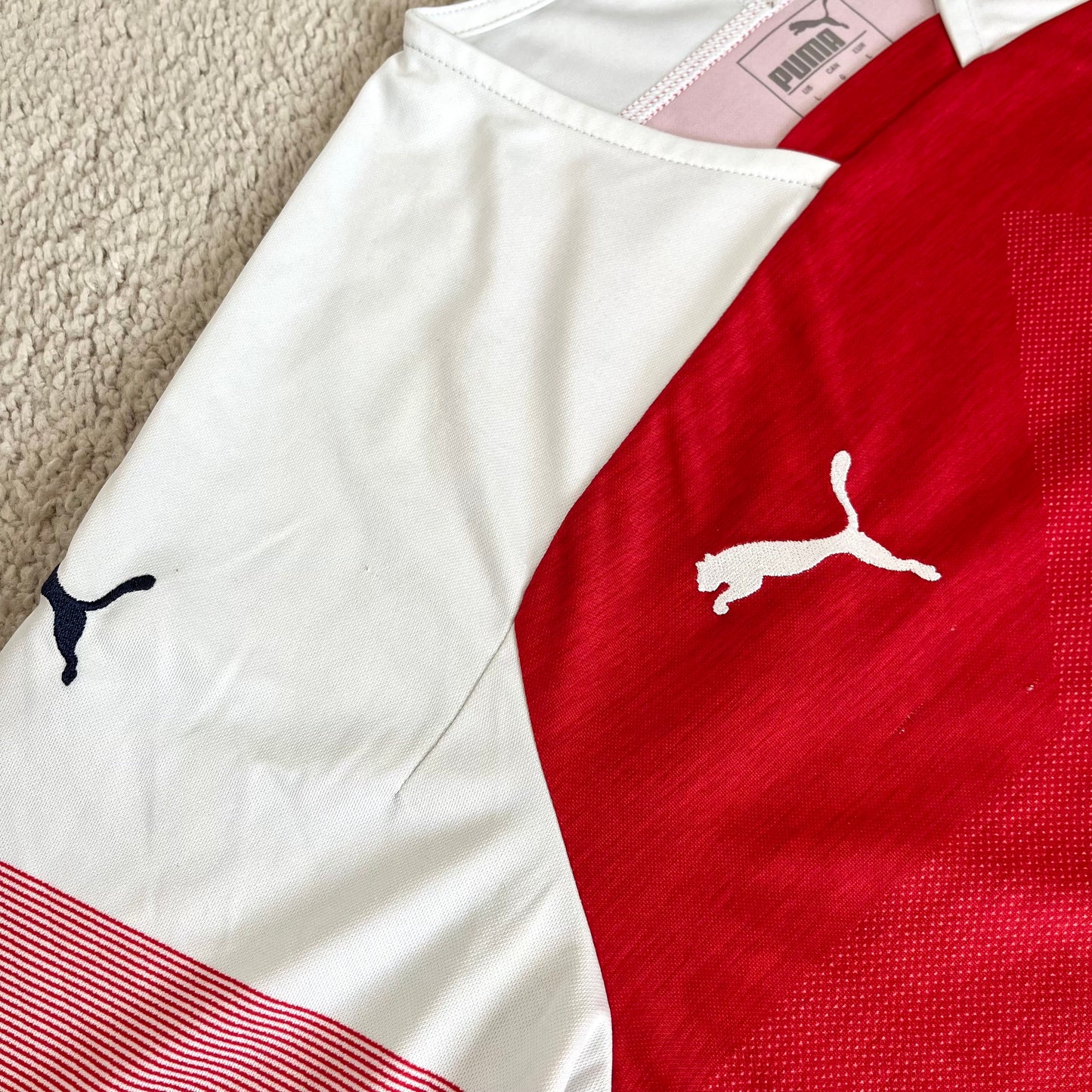 Arsenal 2018/19 home x Mesut Özil #11 (L)