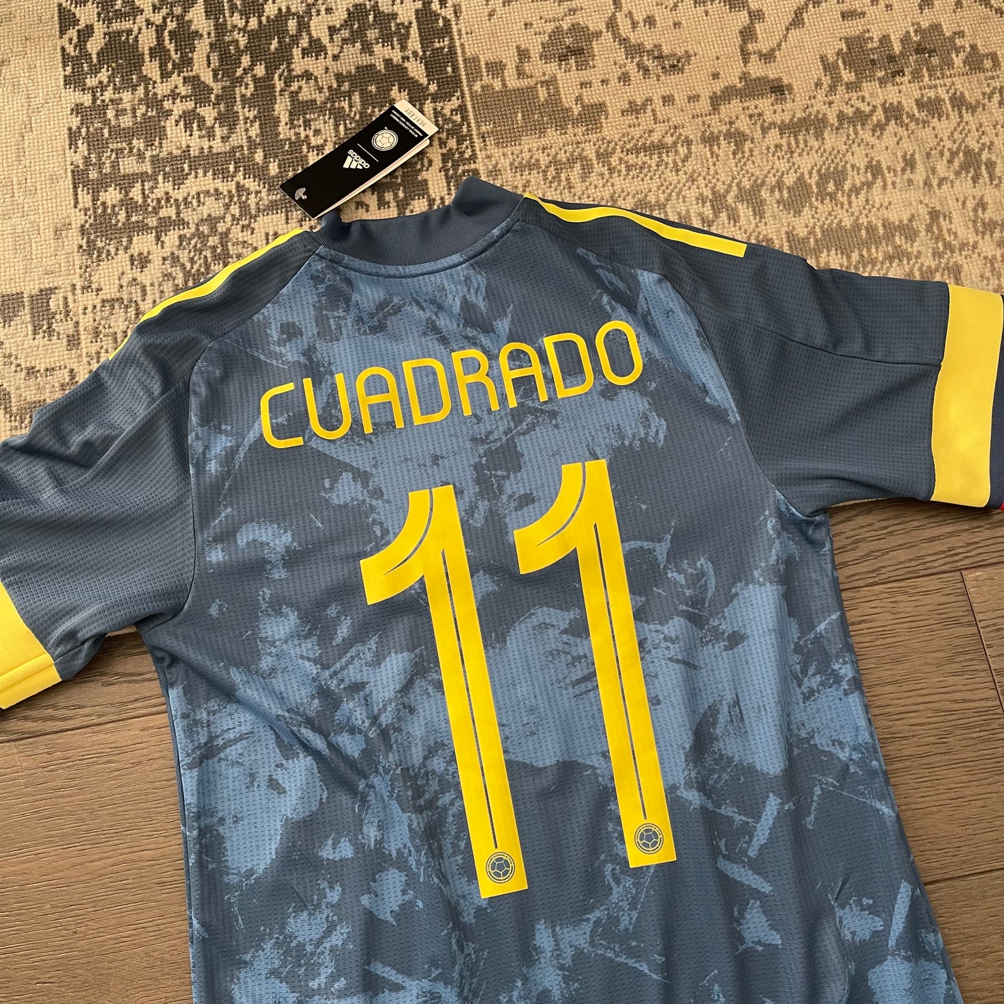 Colombia 2020/21 away player version x Juan Guillermo Cuadrado #11 (S) *Brand new with tags