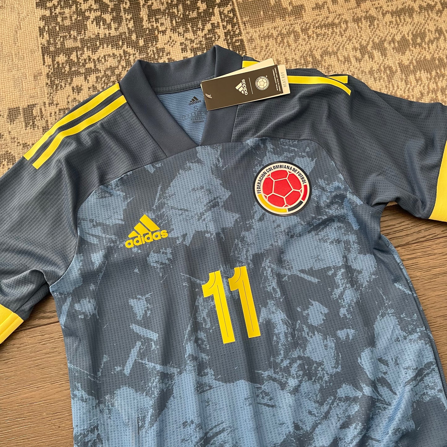 Colombia 2020/21 away player version x Juan Guillermo Cuadrado #11 (S) *Brand new with tags