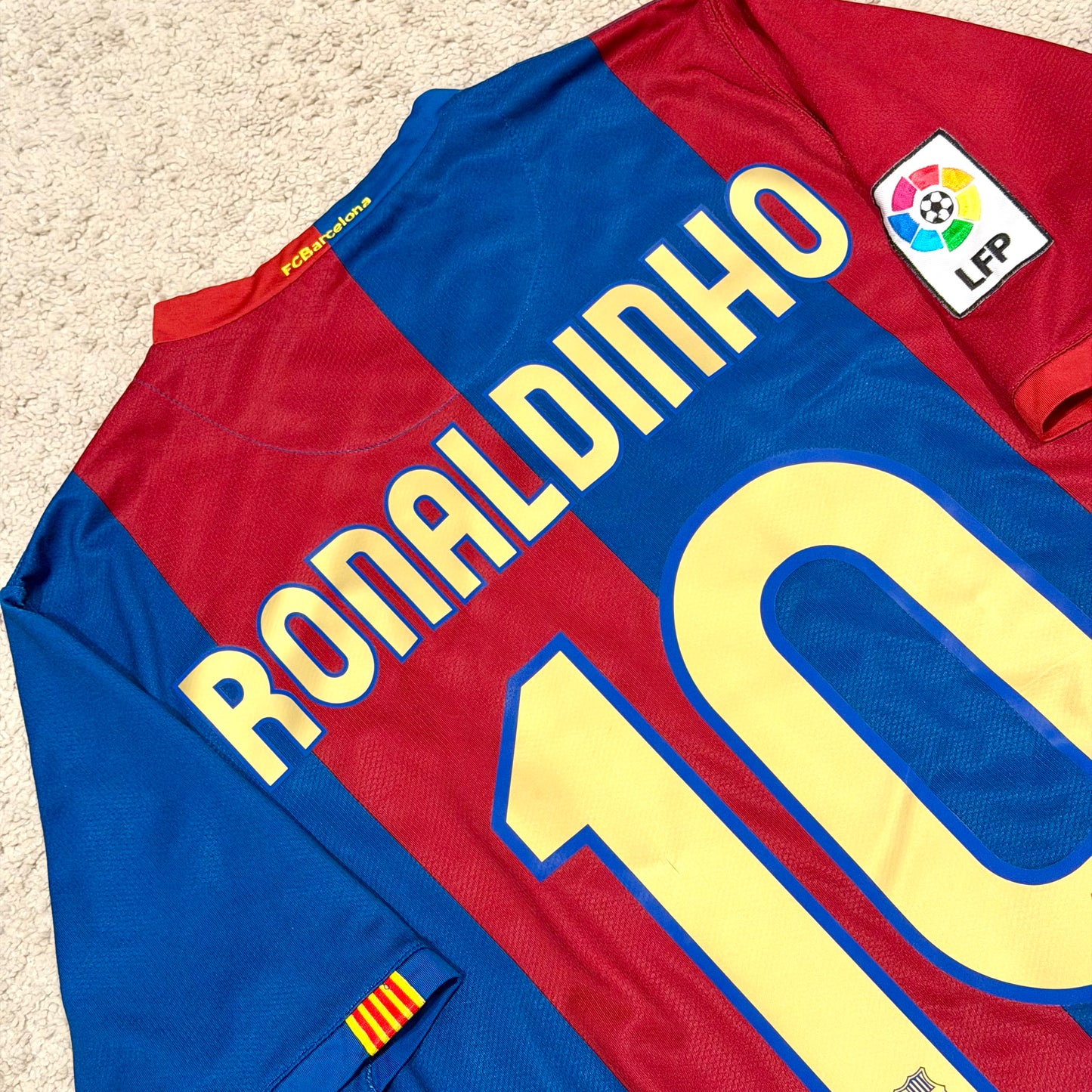 Barcelona 2006/07 home x Ronaldinho #10 (M)