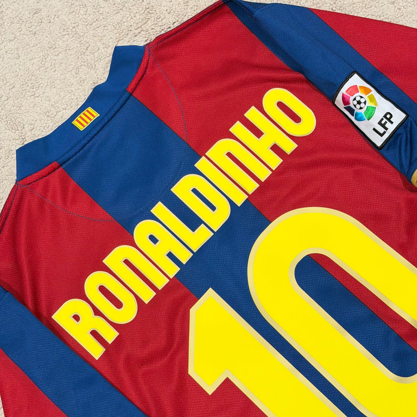 Barcelona 2007/08 home x Ronaldinho #10 (L)