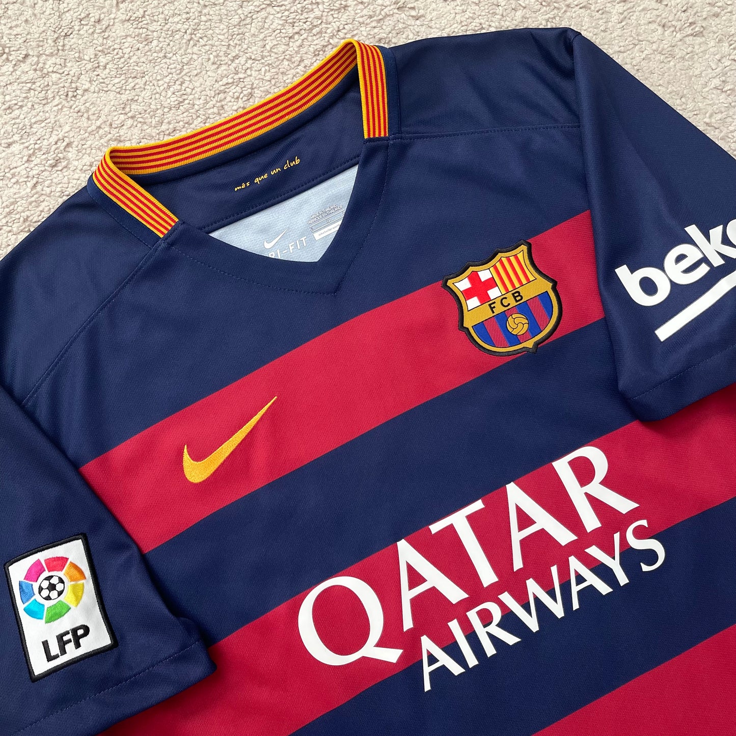 Barcelona 2015/16 home x Sergio Busquets #5 (L)