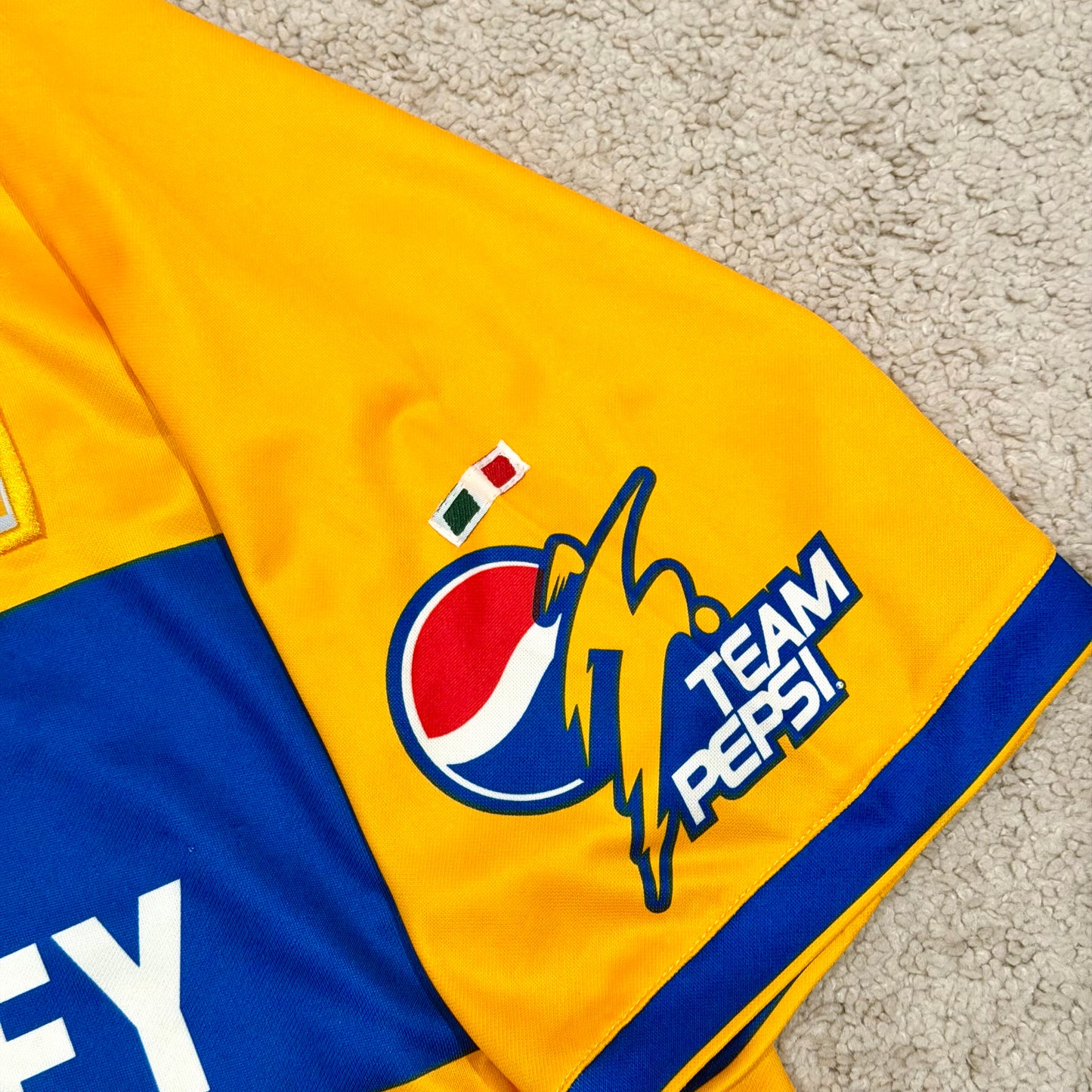 Tigres UANL 2002/03 home (XL) *has some tiny holes in the back