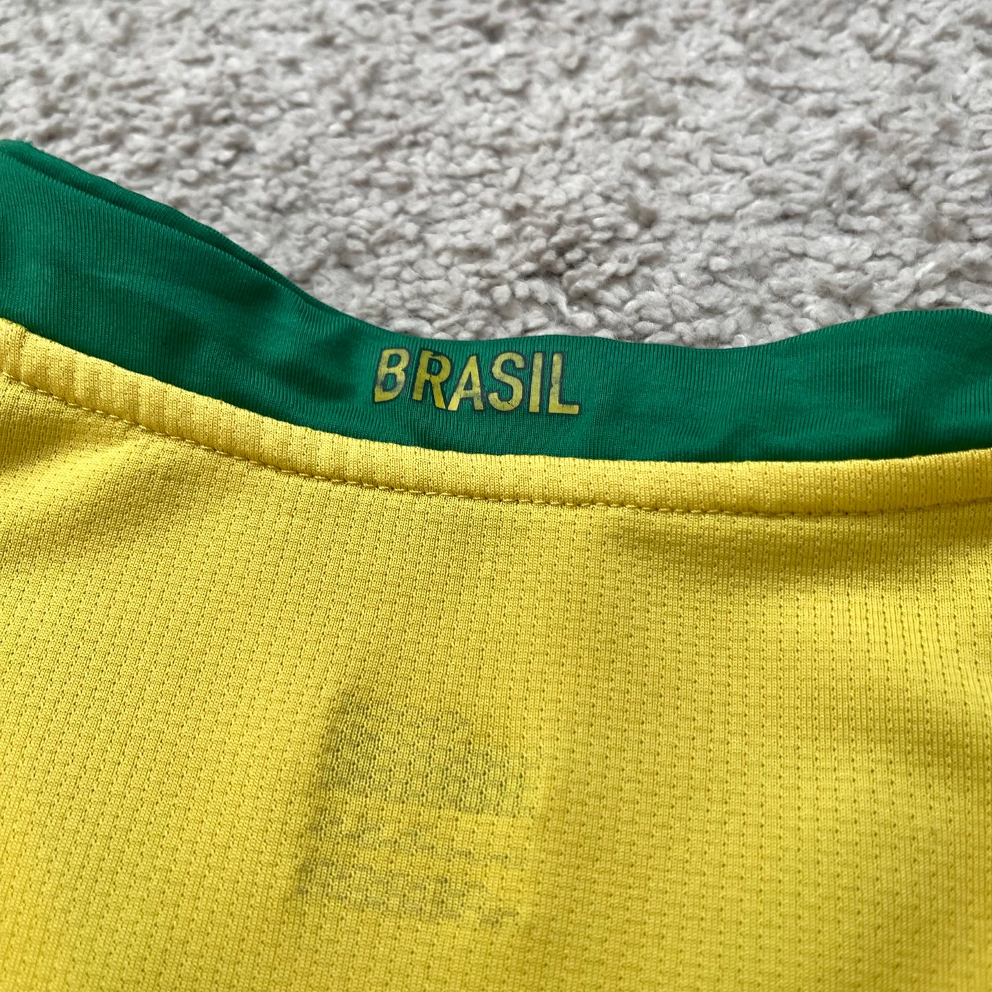 Brazil 2008/2009/2010 home x Ronaldinho #10 (XL) *has some tiny holes