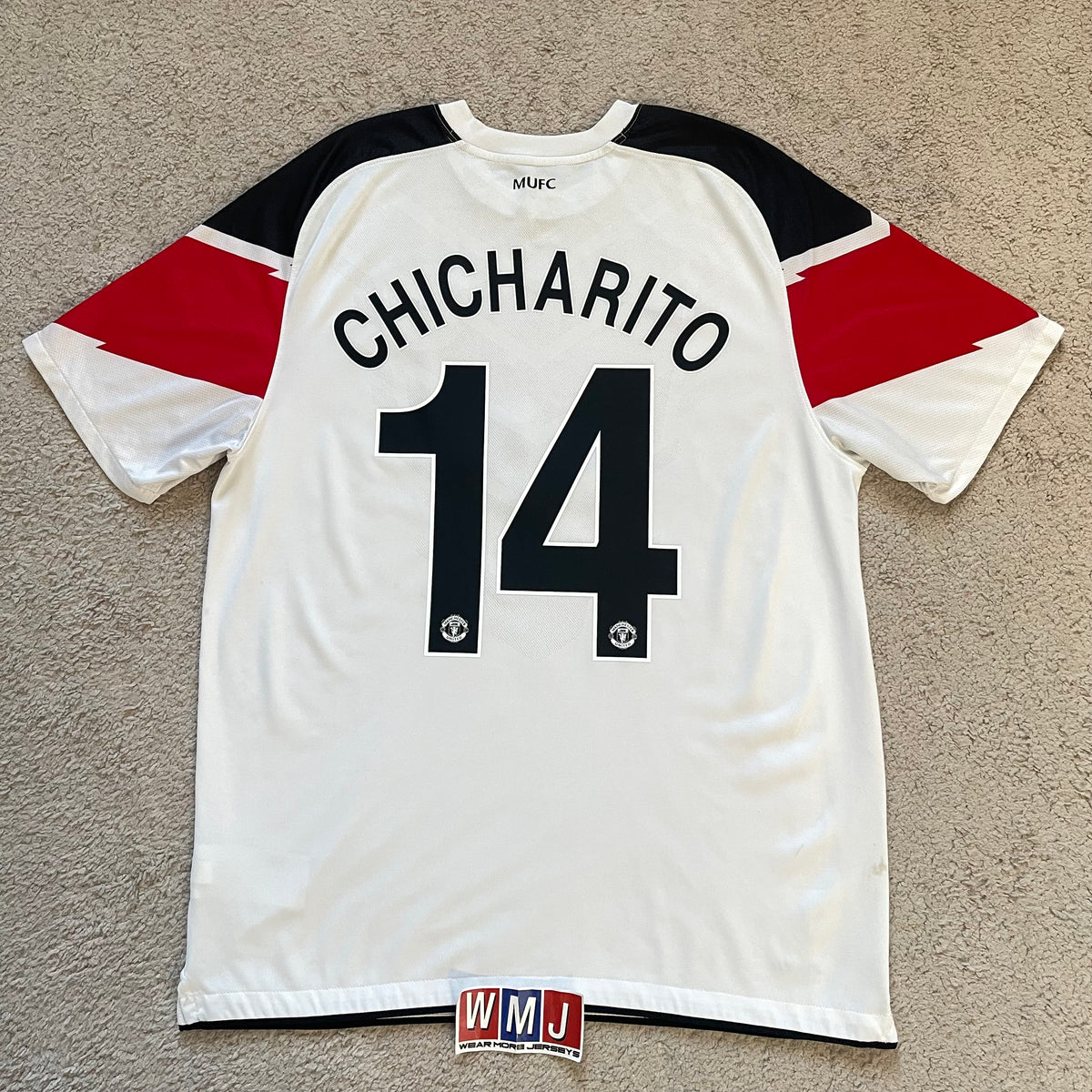 Manchester United 2010/11 away x Chicharito Hernandez #14 (L)
