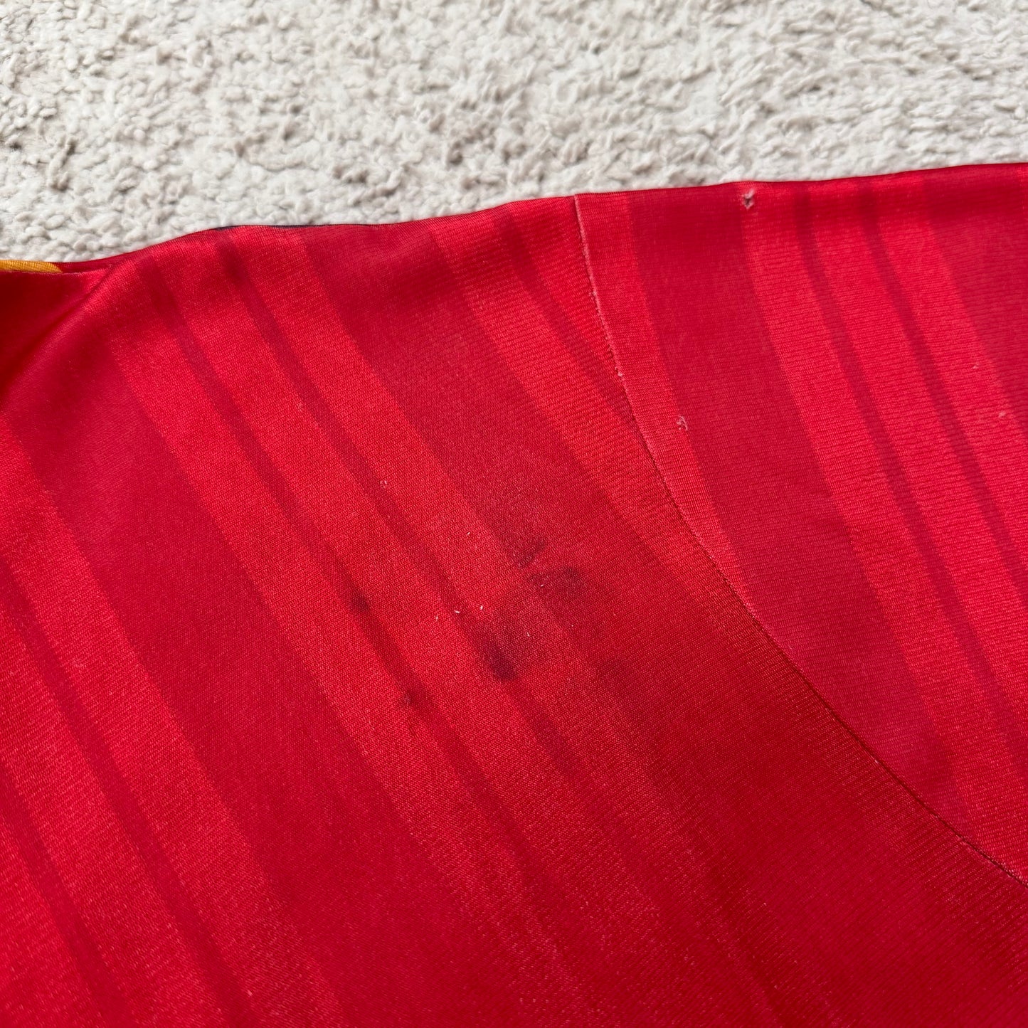Spain 1994 World Cup home (M) *tiny holes on right sleeve