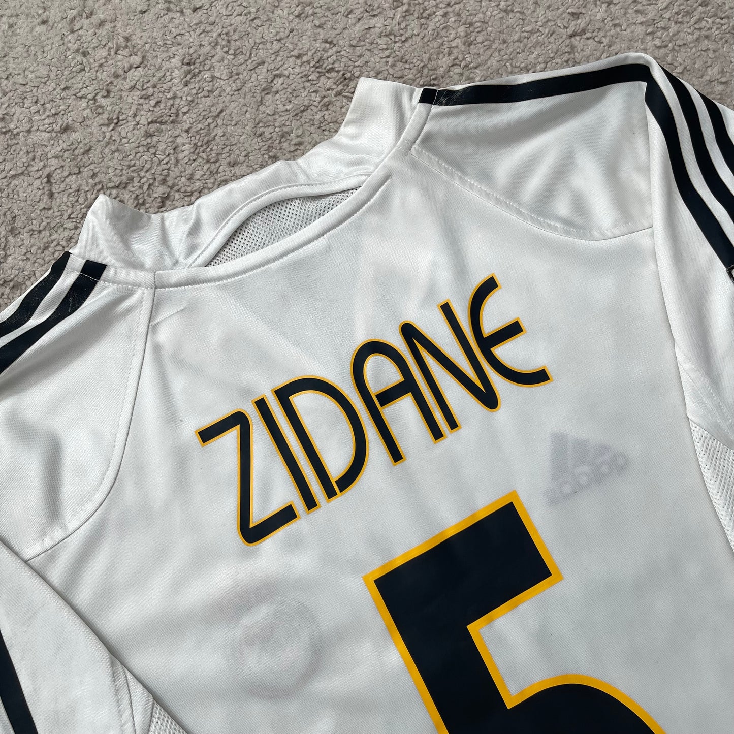 Real Madrid 2004/05 home x Zinedine Zidane #5 (L)