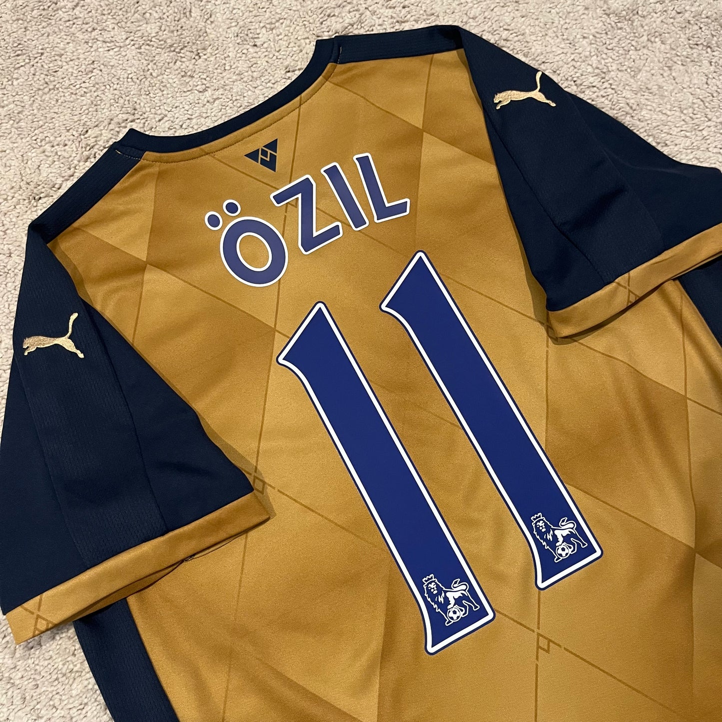 Arsenal 2015/16 away x Mesut Özil #11 (L)