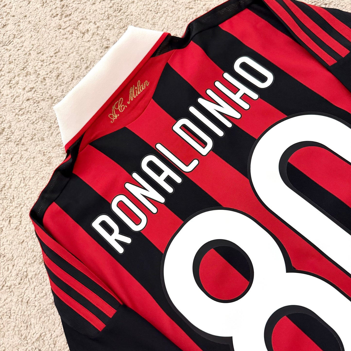 AC Milan 2009/10 home x Ronaldinho #80 (M)