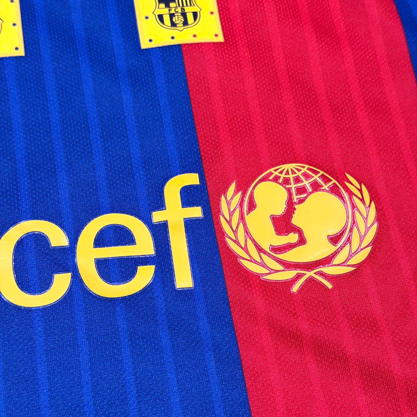 Barcelona 2016/17 home x Messi #10 (M) *very tiny holes