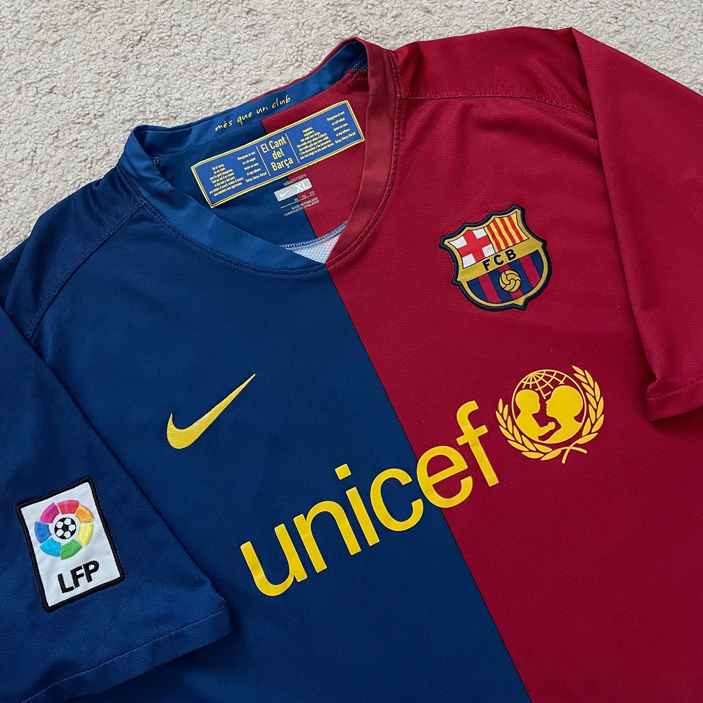 Barcelona 2008/09 home x Messi #10 (XL) *small hole on the front
