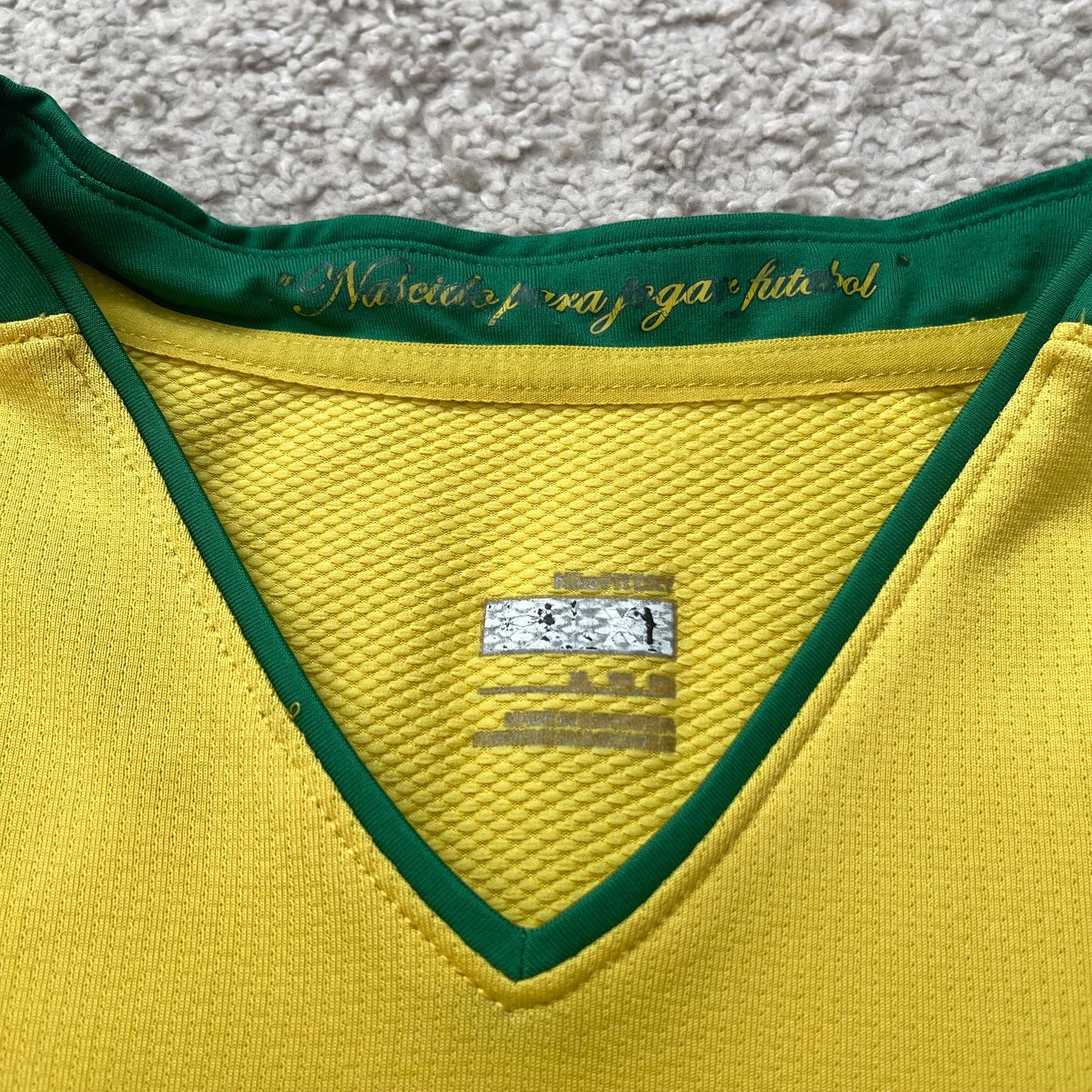 Brazil 2008/2009/2010 home x Ronaldinho #10 (XL) *has some tiny holes