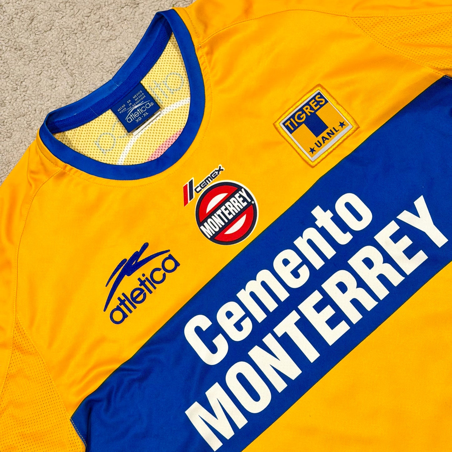 Tigres UANL 2002/03 home (XL) *has some tiny holes in the back
