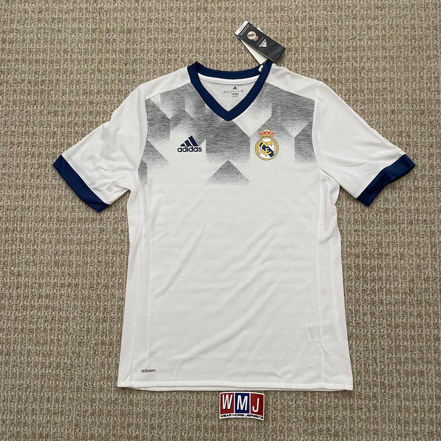 Real Madrid 2016/17 pre-match (YOUTH XL) *Brand new with tags