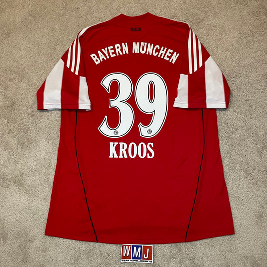 Bayern Munich 2010/11 home x Toni Kroos #39 (L)