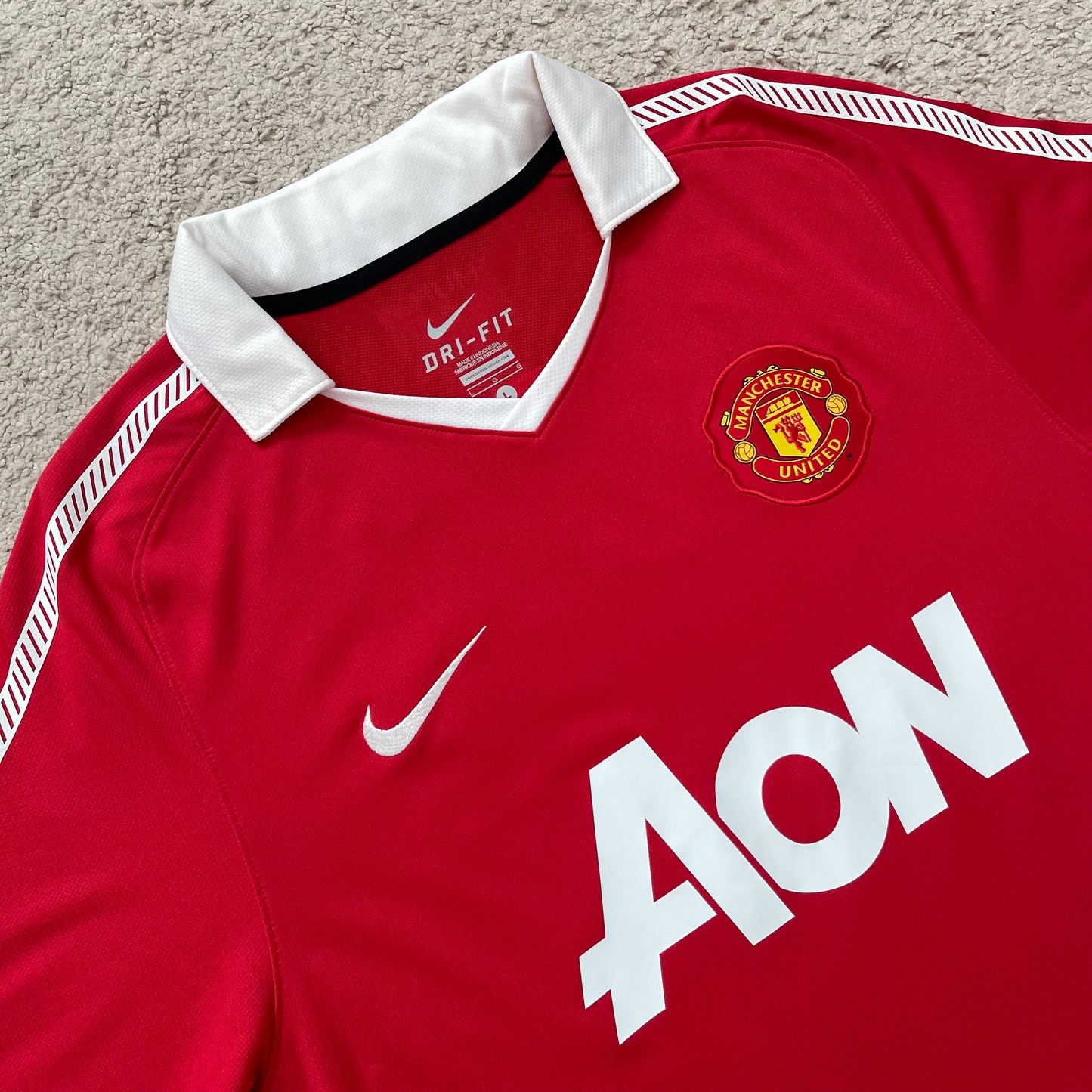 Manchester United 2010/11 home x Nemanja Vidic #15 (L)