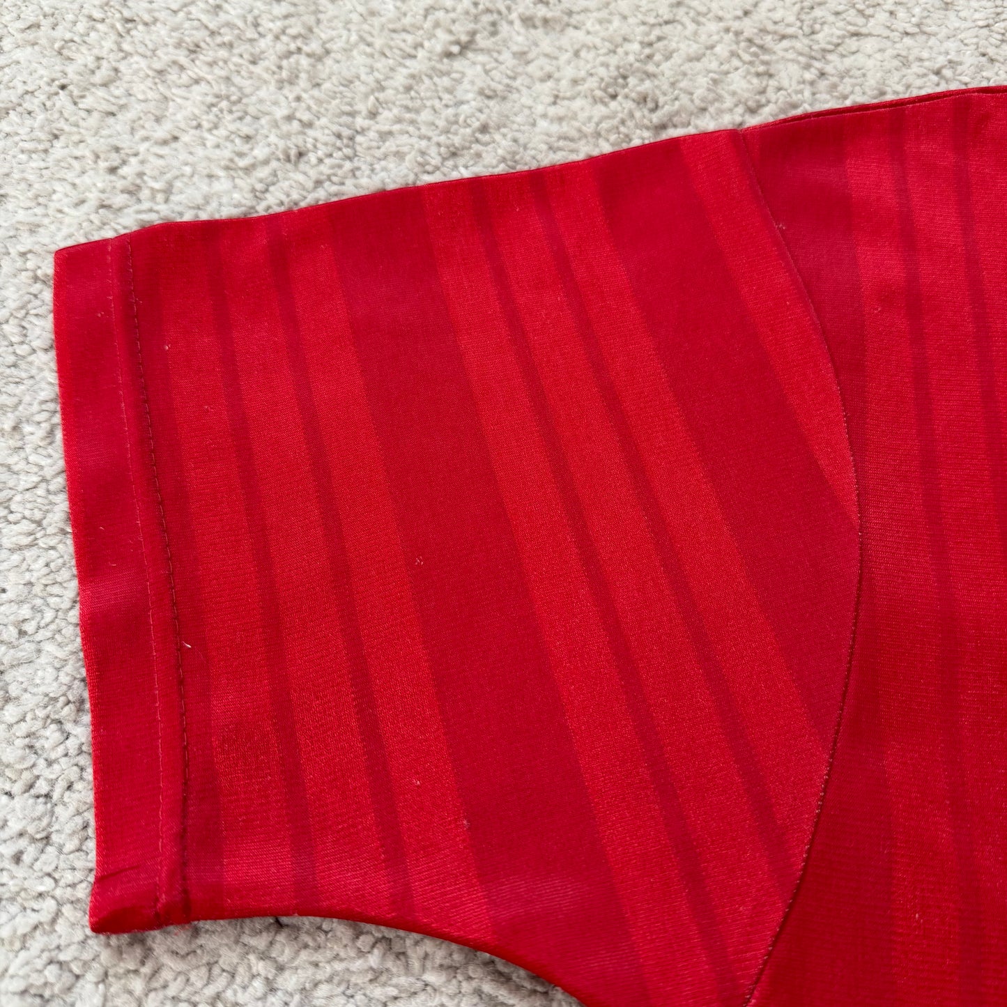 Spain 1994 World Cup home (M) *tiny holes on right sleeve