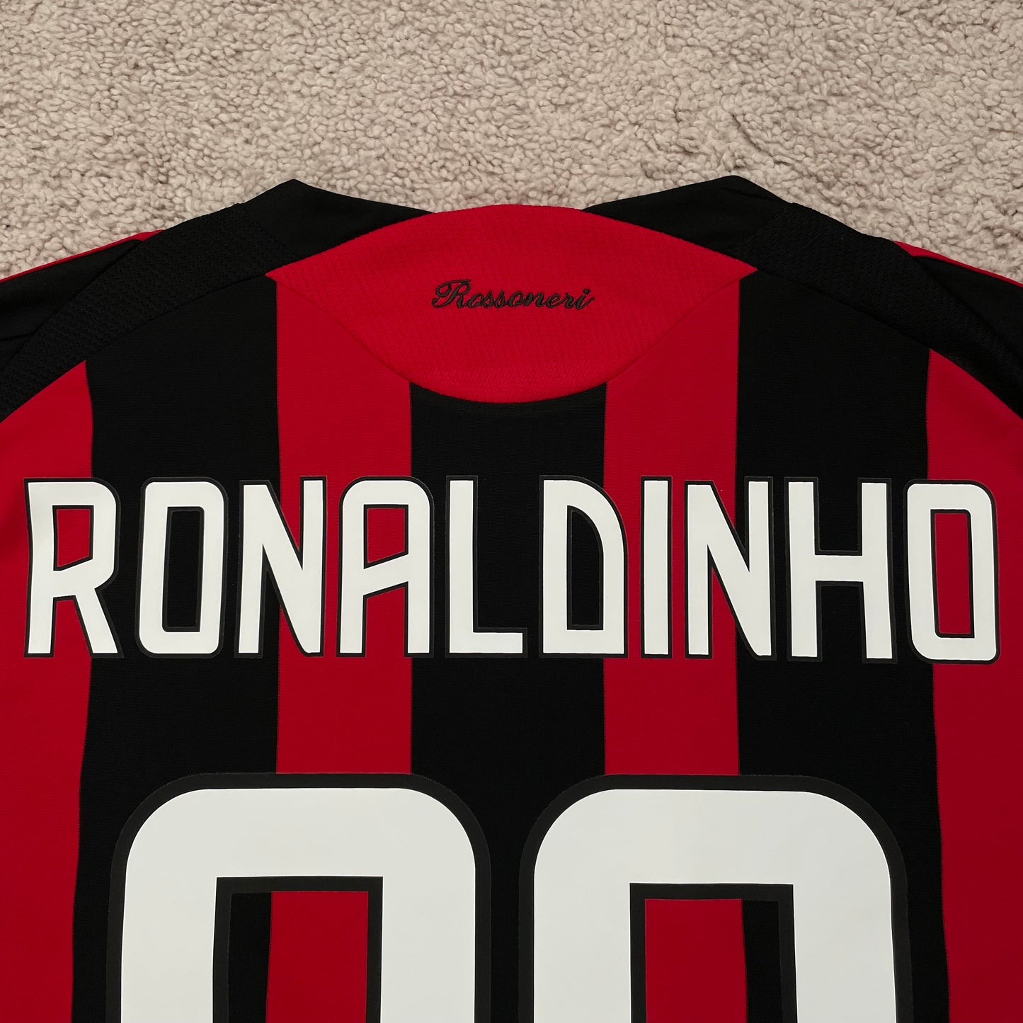 AC Milan 2008/09 home x Ronaldinho #80 (L)