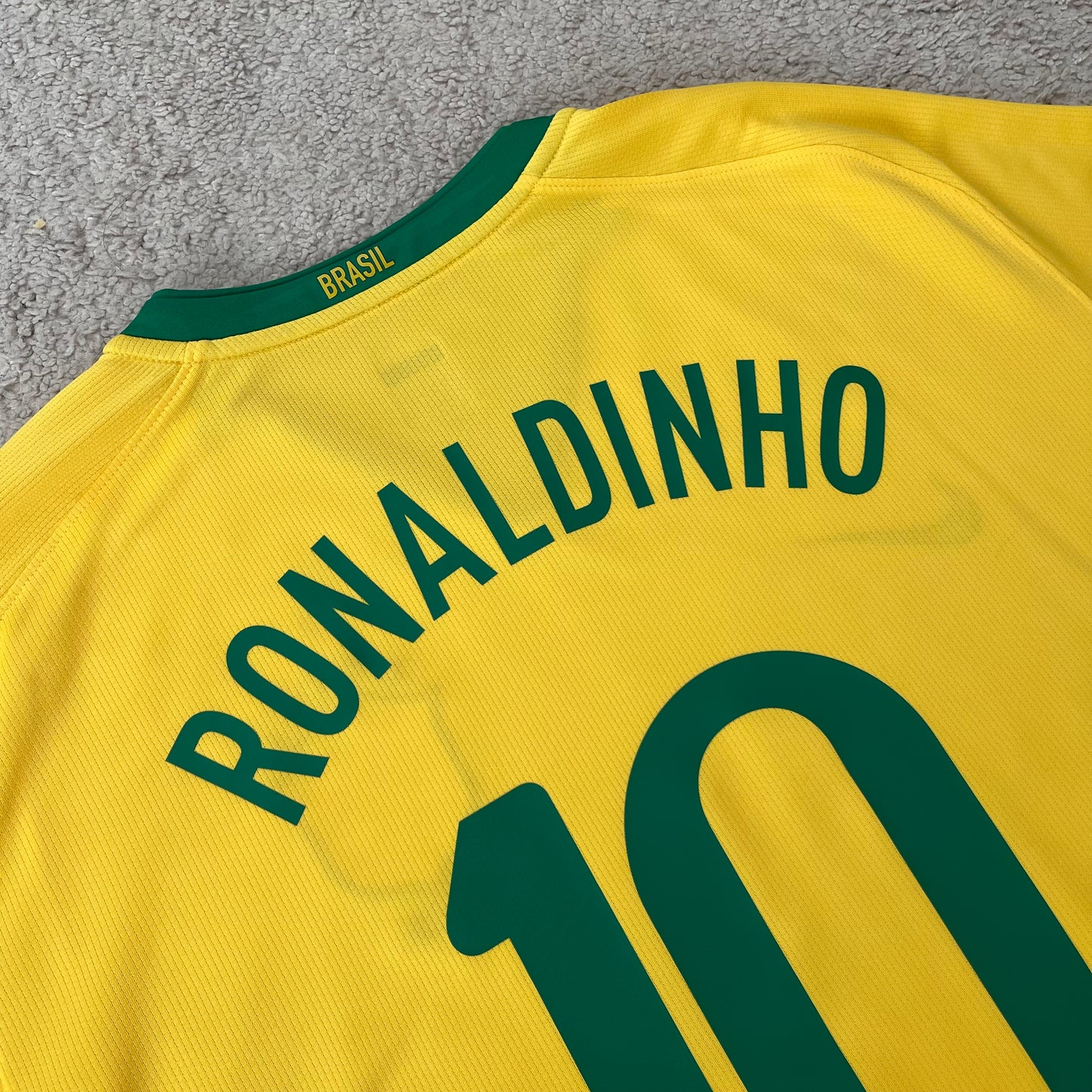 Brazil 2008/2009/2010 home x Ronaldinho #10 (XL)