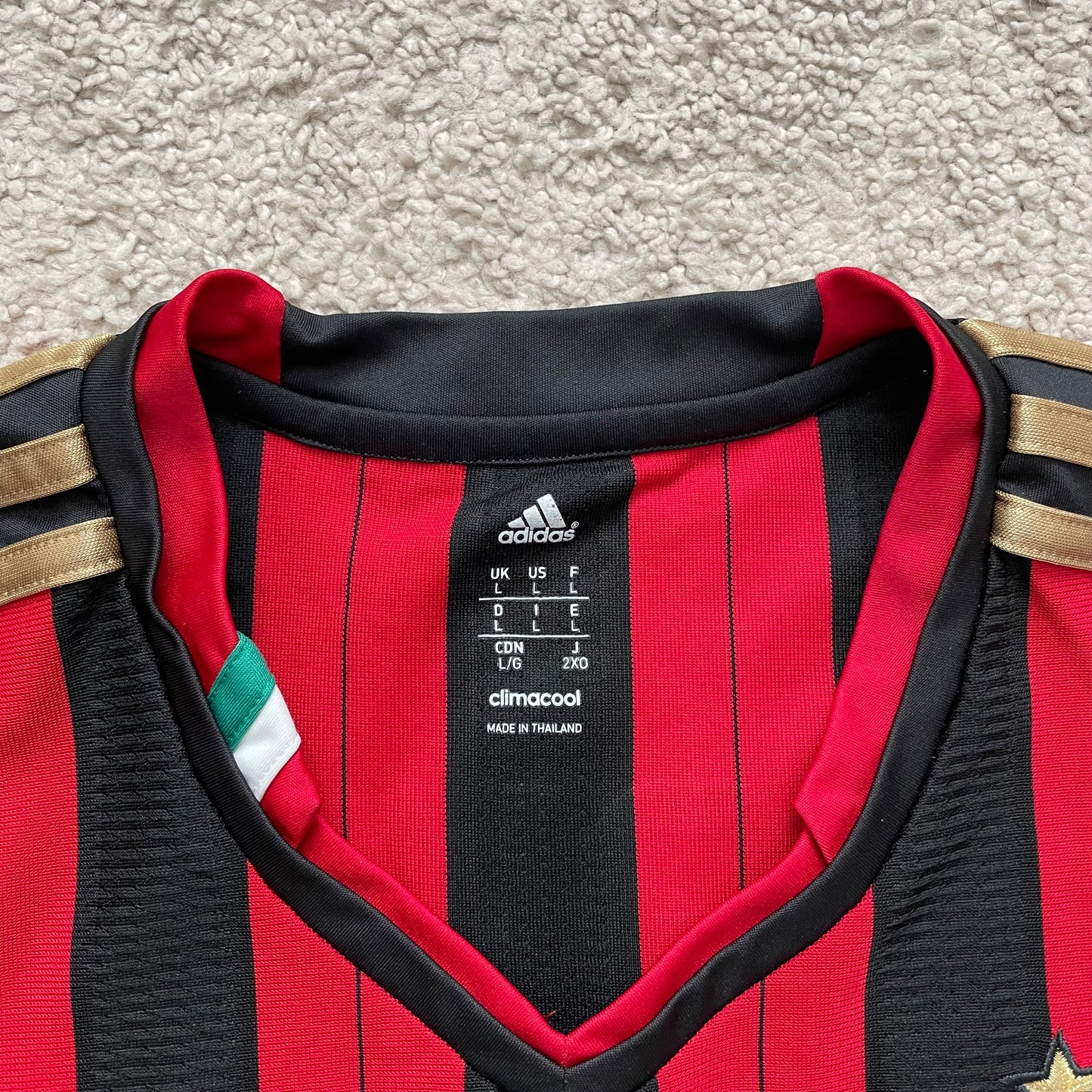 AC Milan 2013/14 home x Kaka' #22 (L) *has some tiny holes