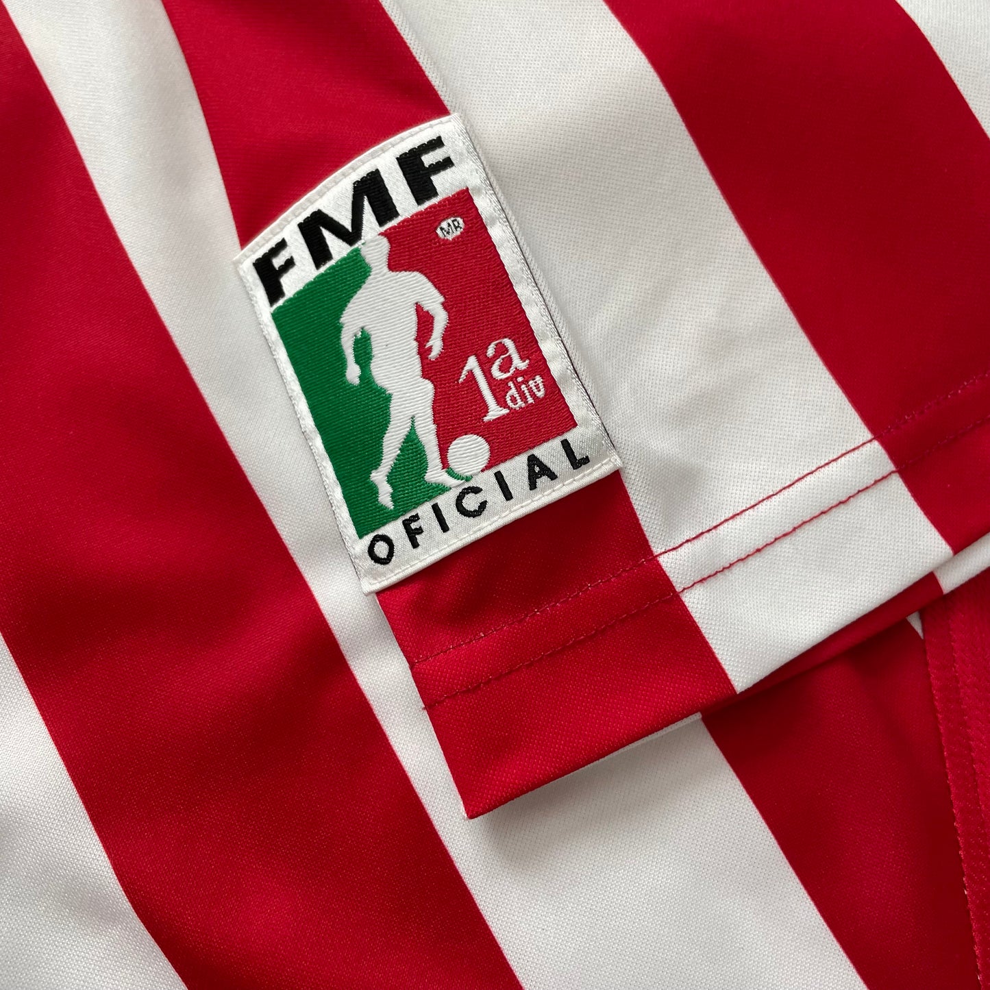 Chivas de Guadalajara 2004/05 home x Bofo Bautista #7 (M, runs big)