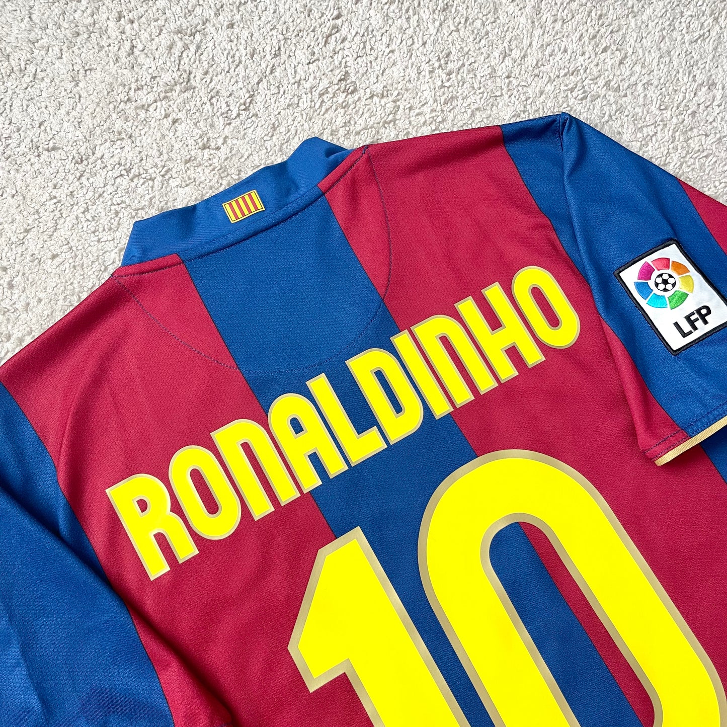 Barcelona 2007/08 home x Ronaldinho #10 (L)