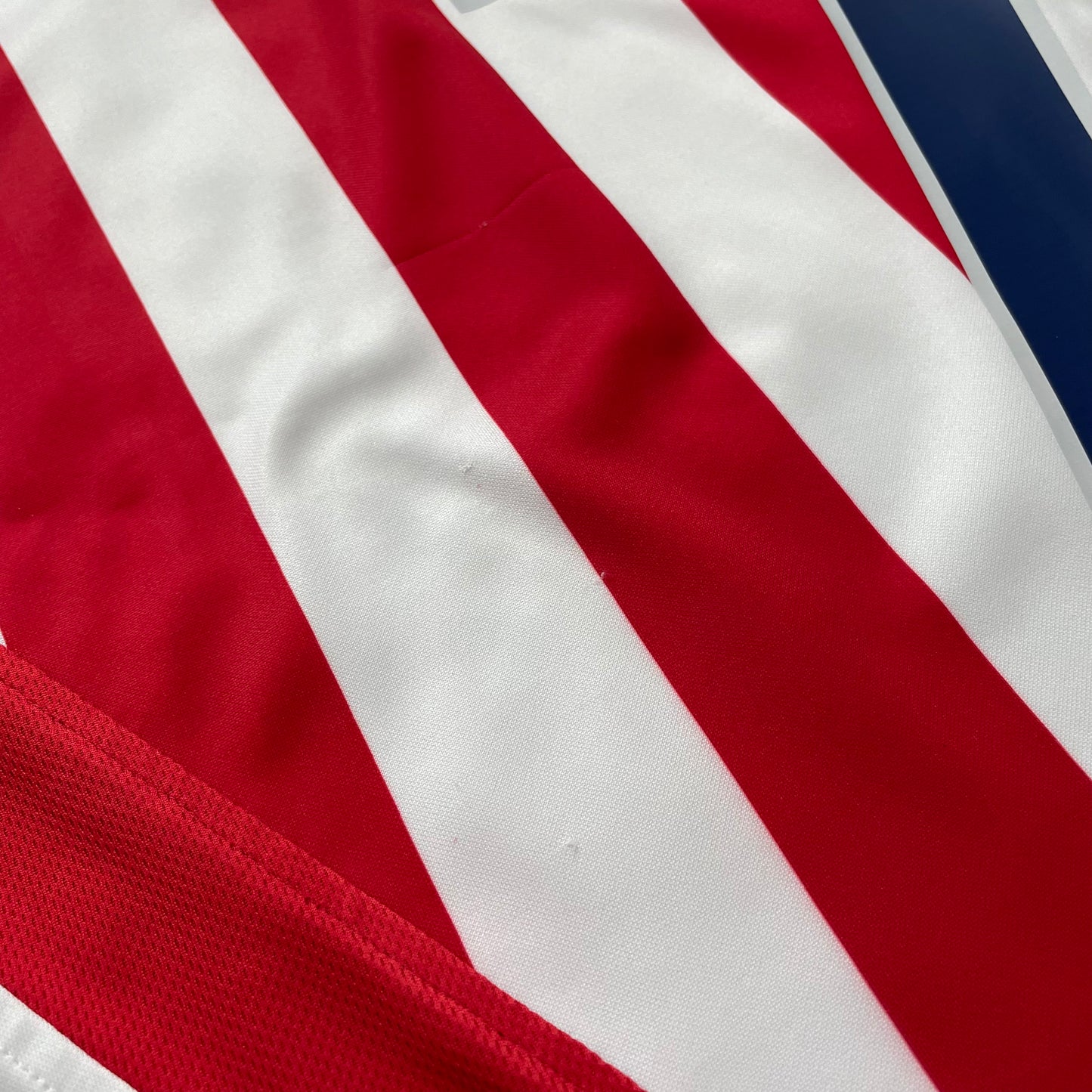 Chivas de Guadalajara 2004/05 home x Bofo Bautista #7 (M, runs big)