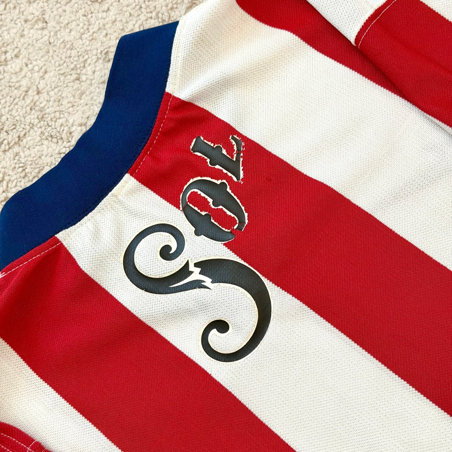 Chivas de Guadalajara 1997 home (L, runs big)