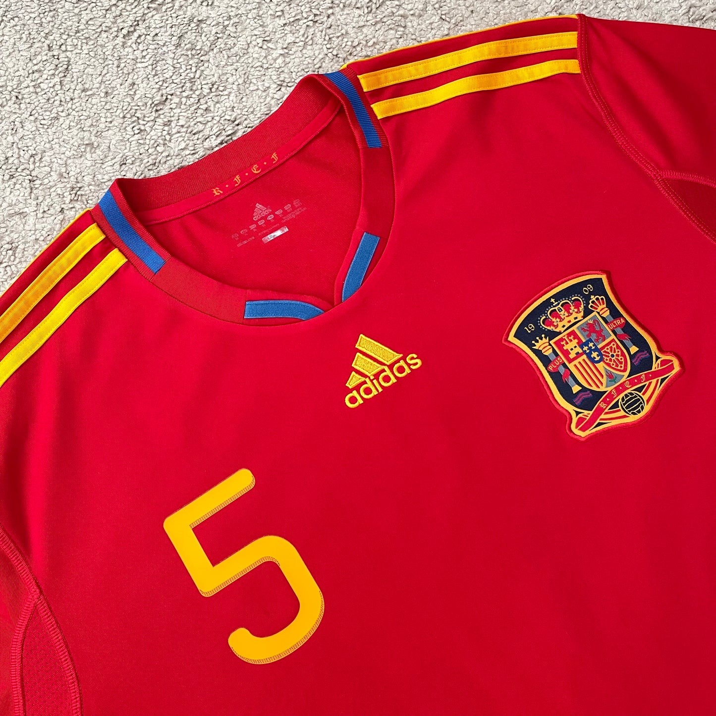 Spain 2010 World Cup home x Carles Puyol #5 (XL)