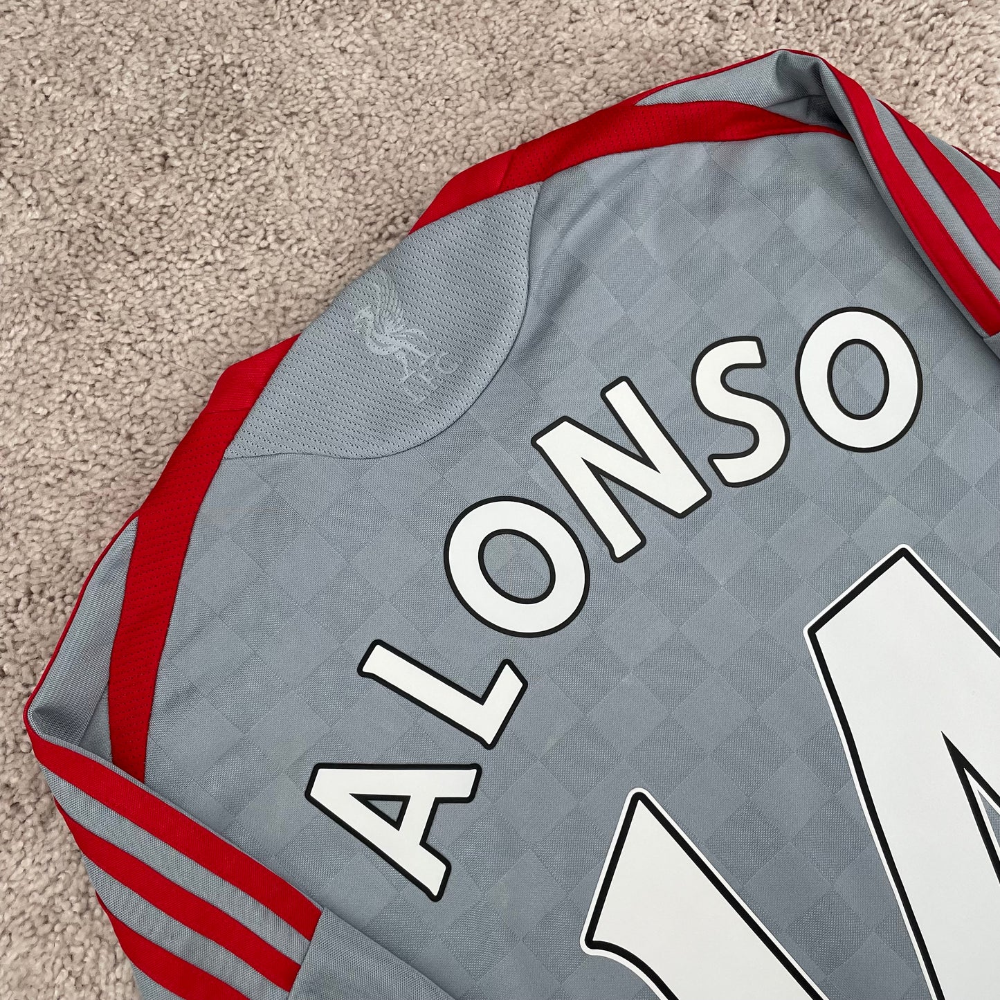 Liverpool 2008/09 away x Xabi Alonso #14 (S) *sticky Carlsberg sponsor*