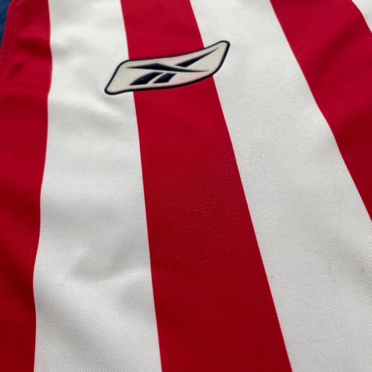 Chivas de Guadalajara 2004/05 home x Bofo Bautista #7 (M, runs big)