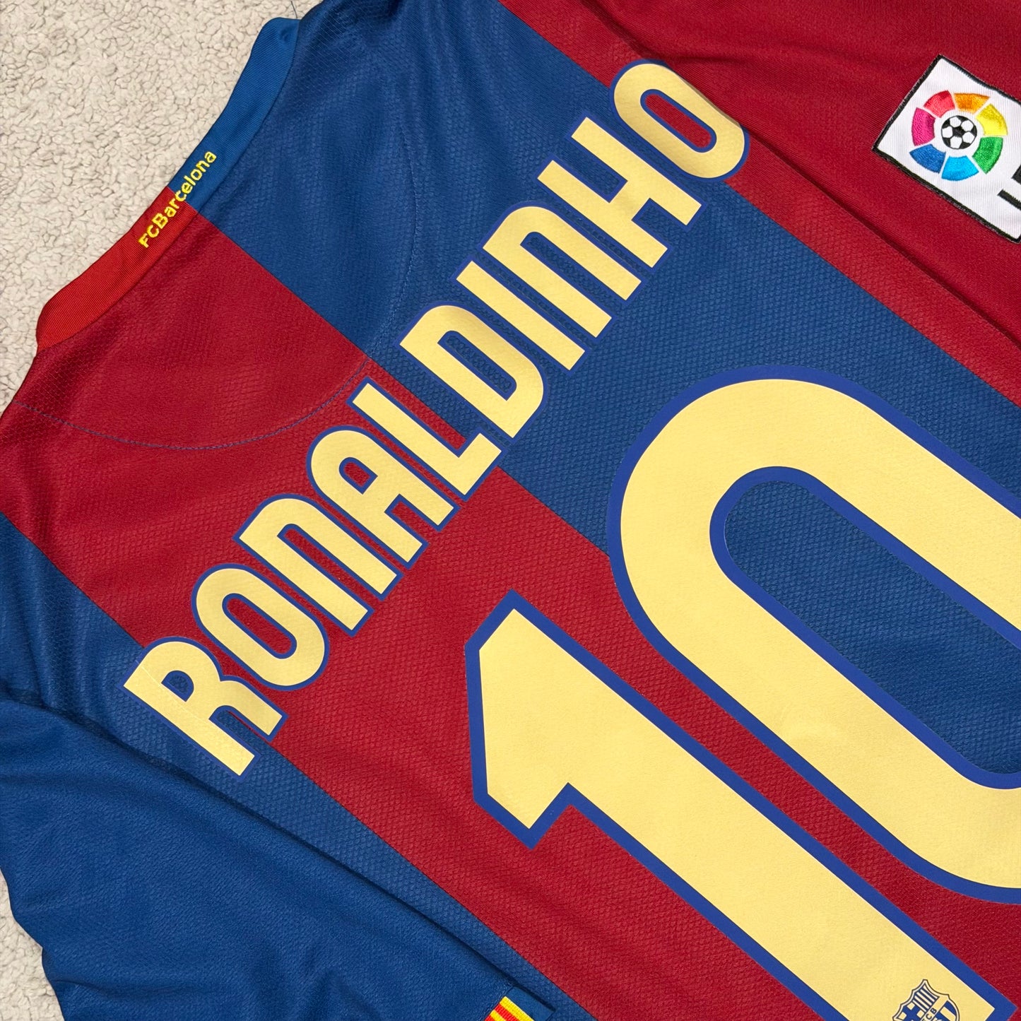Barcelona 2006/07 home x Ronaldinho #10 (XL)
