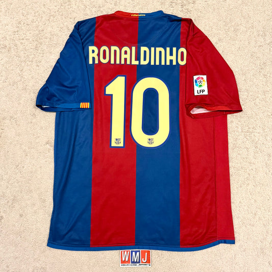 Barcelona 2006/07 home x Ronaldinho #10 (XL)